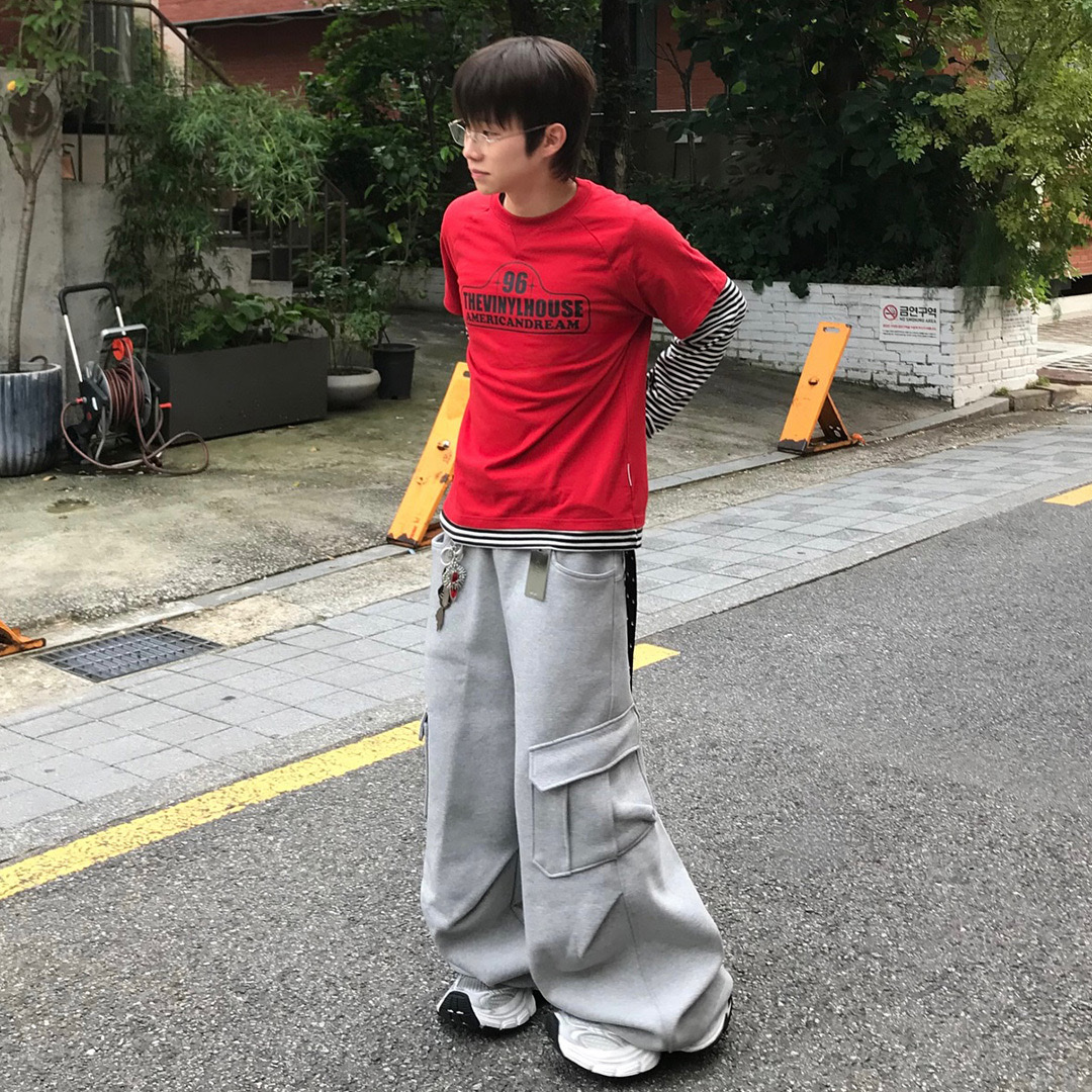Thevinylhouse 96 Layered LS Tee Red 착용 스타일