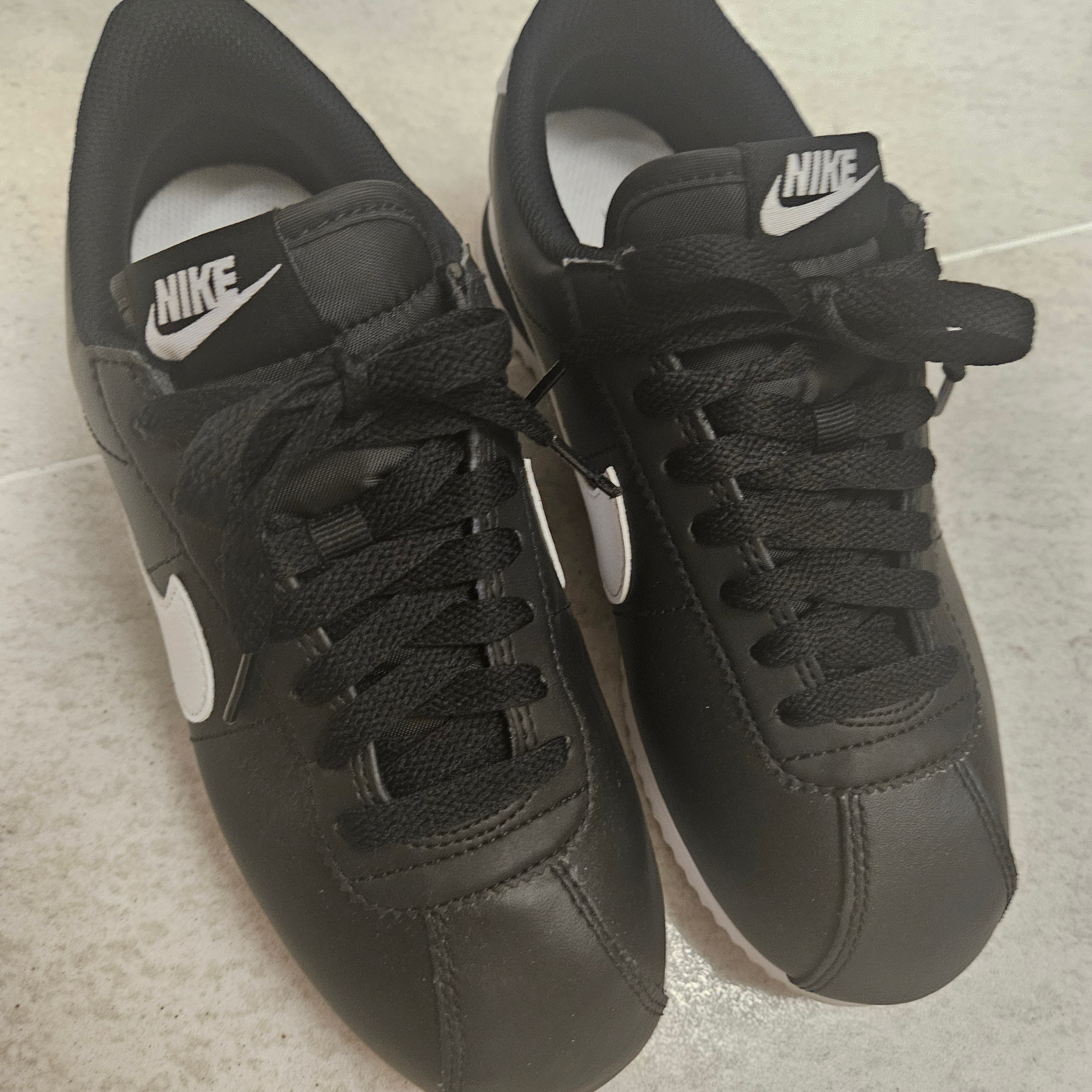 (W) Nike Cortez Leather Black White 착용 스타일