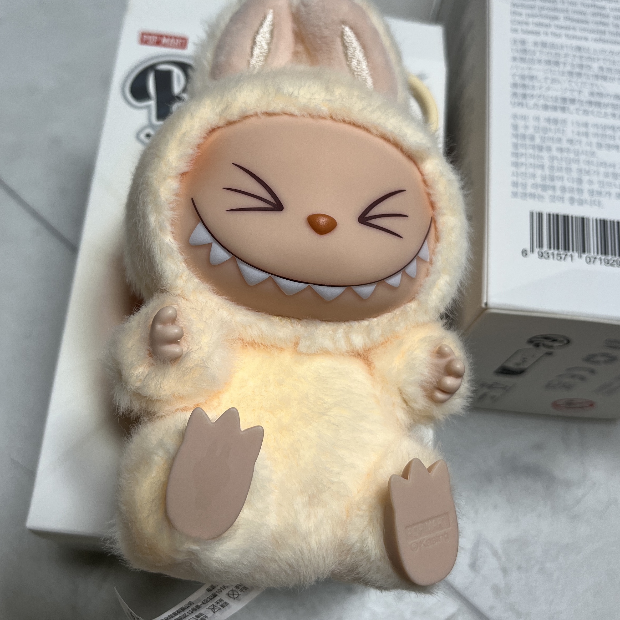 Pop Mart Labubu Let's Play Together Doll Series Sisi Keyring (Opened Case) 착용 스타일