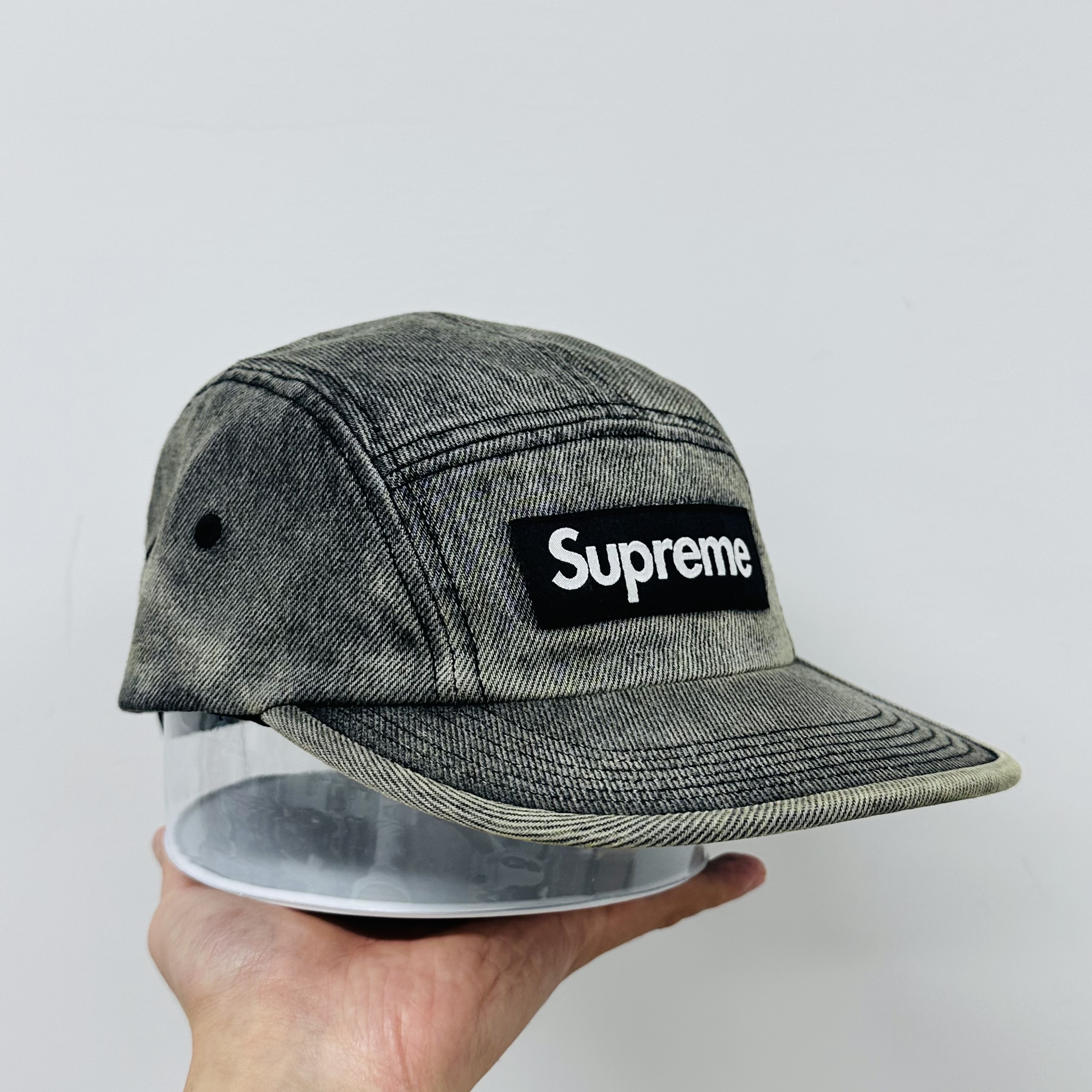 Supreme Denim Camp Cap Washed Black - 25FW, Supreme Denim Camp Cap Dirty Indigo - 25FW 착용 스타일 - 1