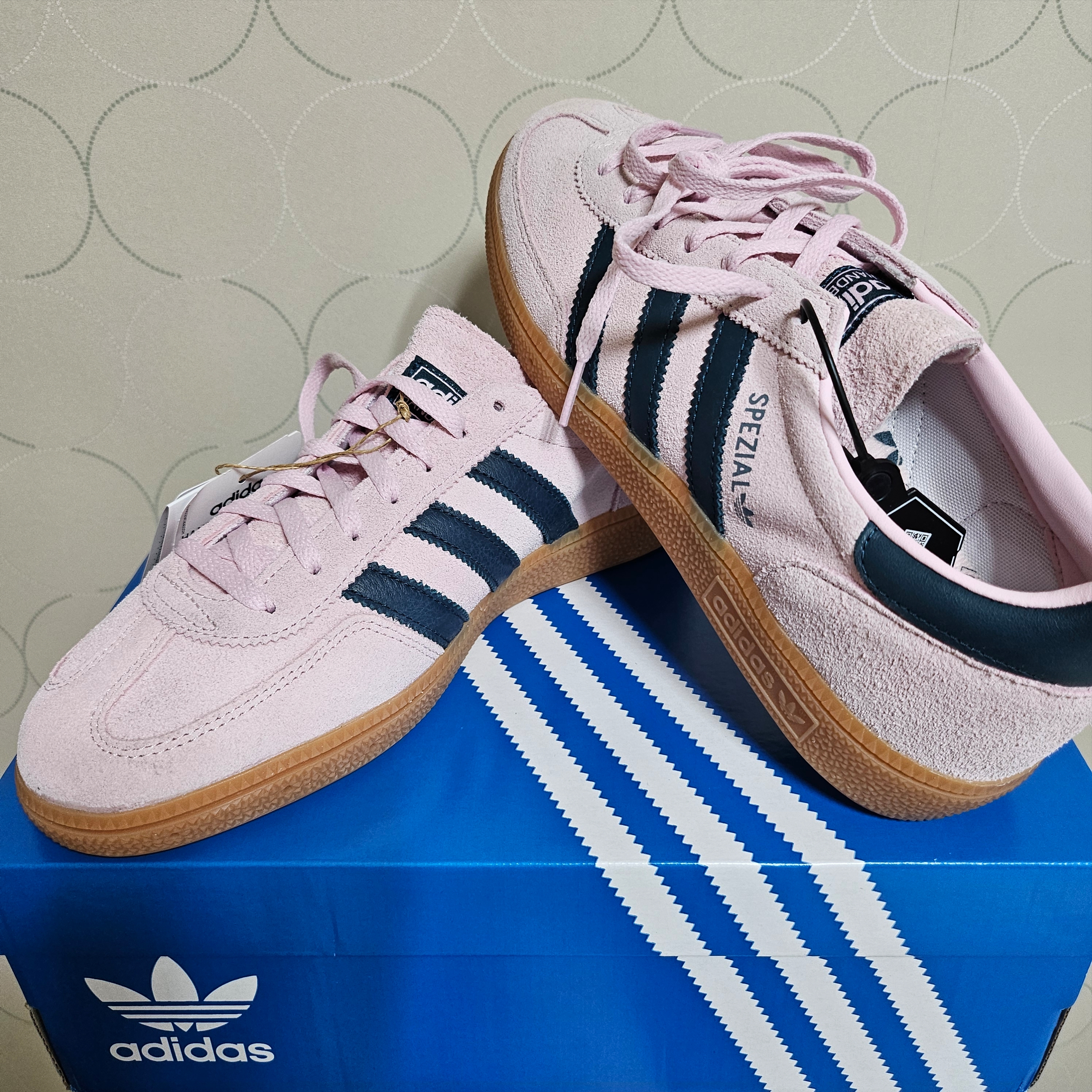 (W) Adidas Spezial Handball Clear Pink 착용 스타일 - 1