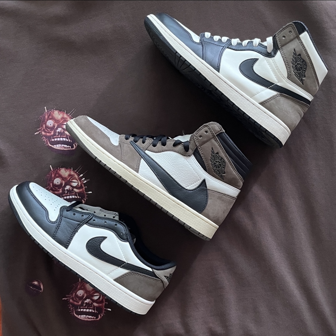Jordan 1 Retro Low OG Mocha, Jordan 1 x Travis Scott Retro High OG SP Mocha 착용 스타일