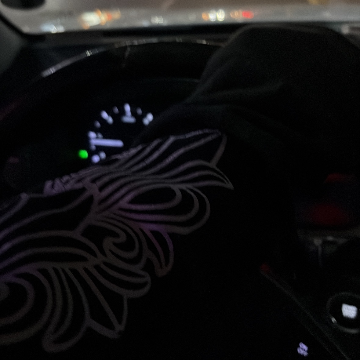 Chrome Hearts Cemetery Cross Print Pullover Hoodie Black 착용 스타일 - 3