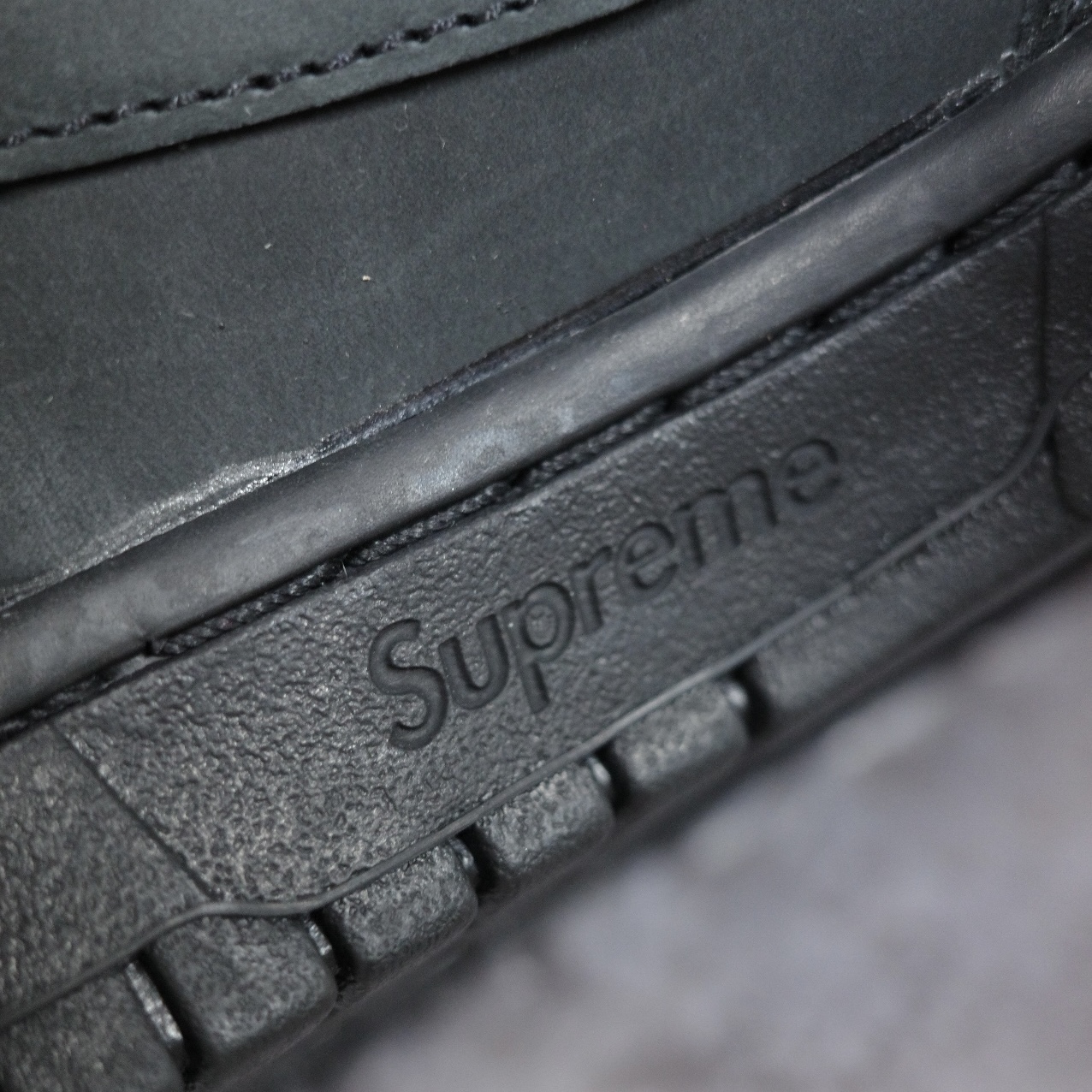 Nike x Supreme SB Dunk Low Black 착용 스타일 - 3