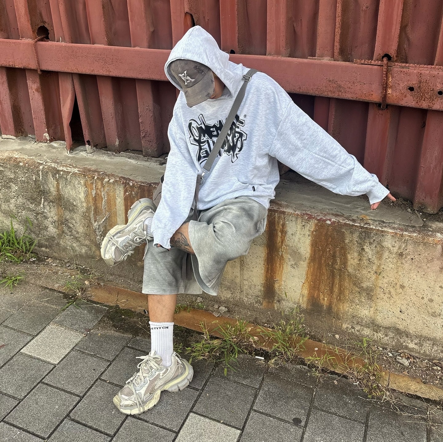 Balenciaga 3XL Sneakers Light Beige 착용 스타일 - 1