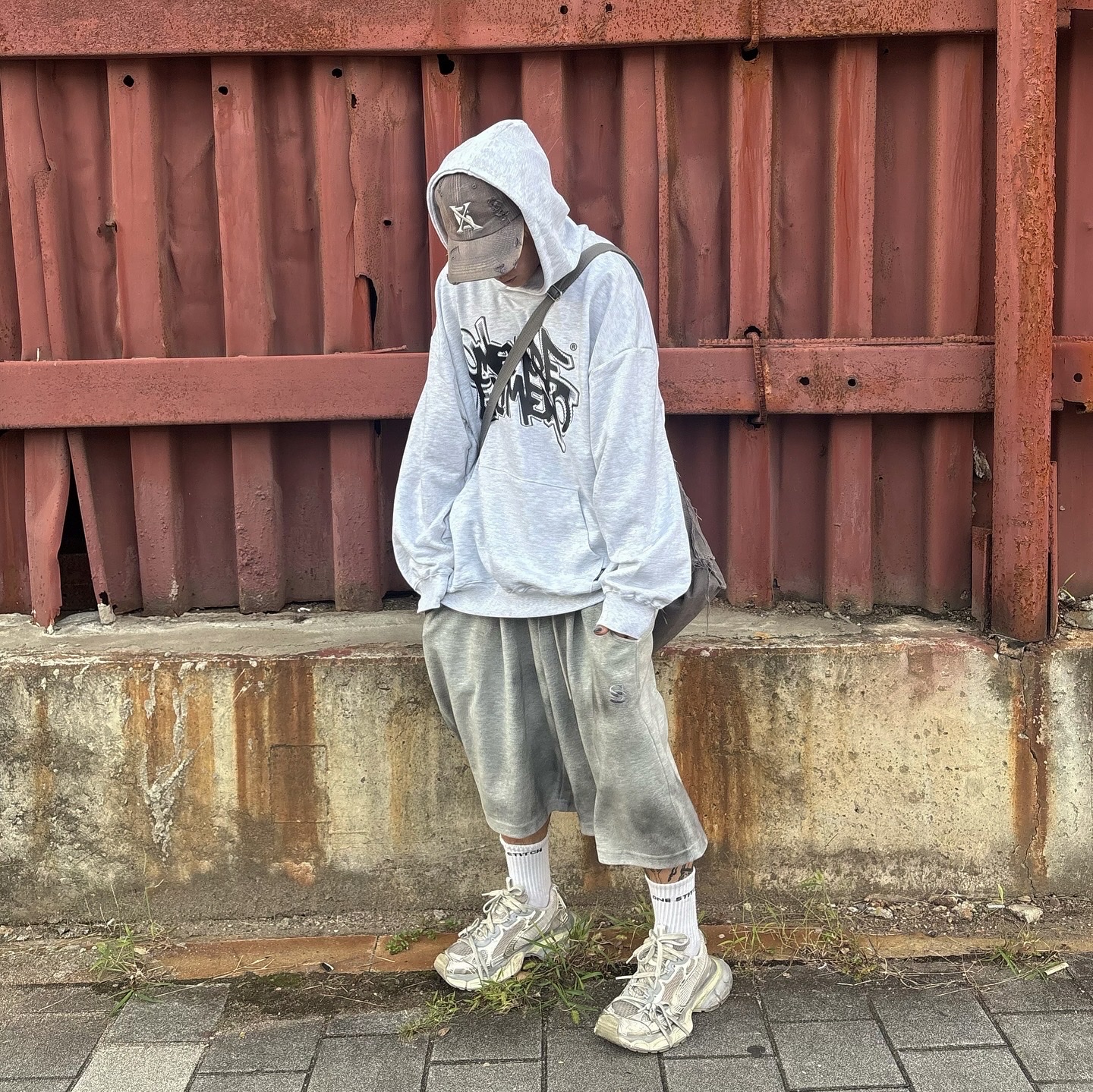 Balenciaga 3XL Sneakers Light Beige 착용 스타일 - 2