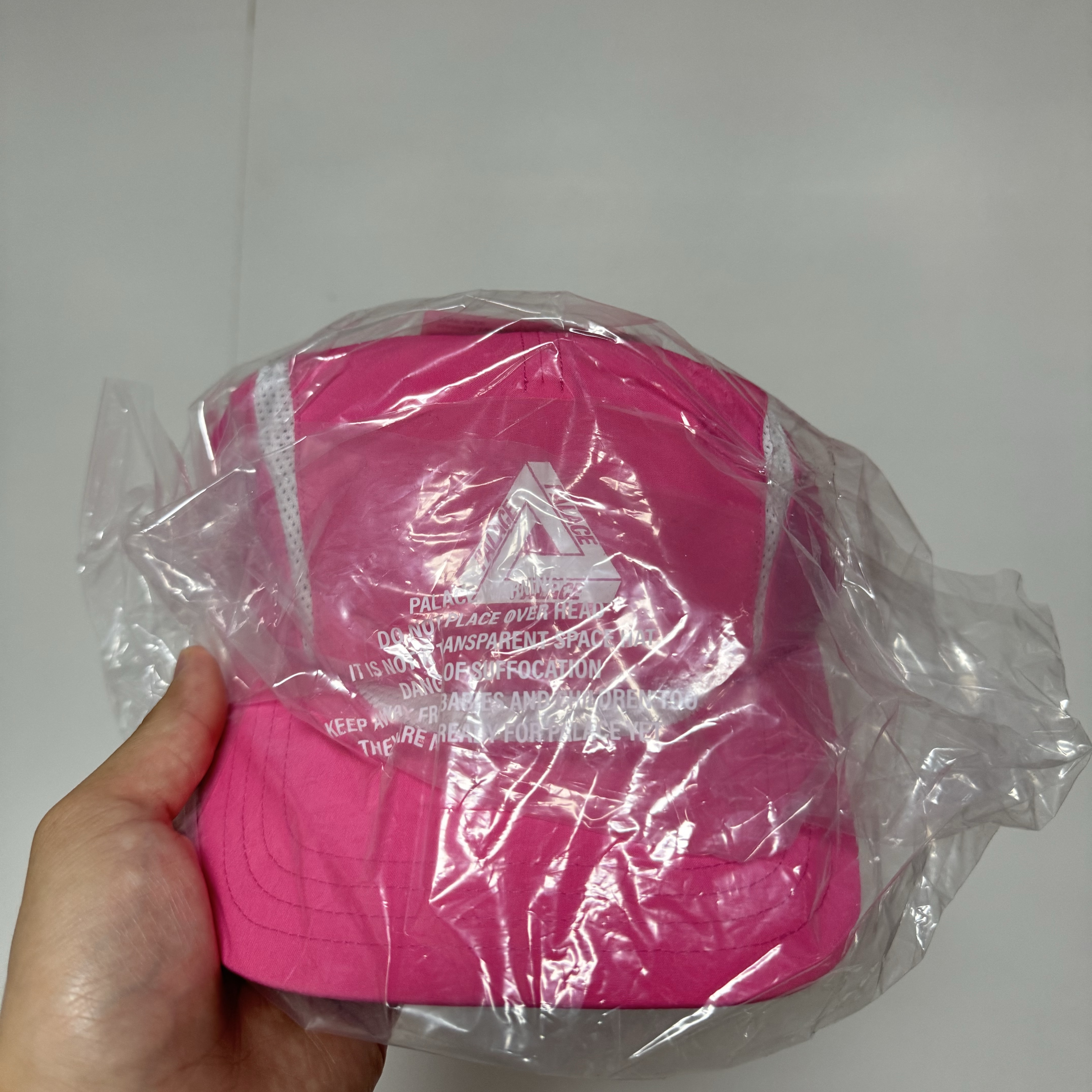 Palace Tri Shell Runner Pink - 24FW 착용 스타일