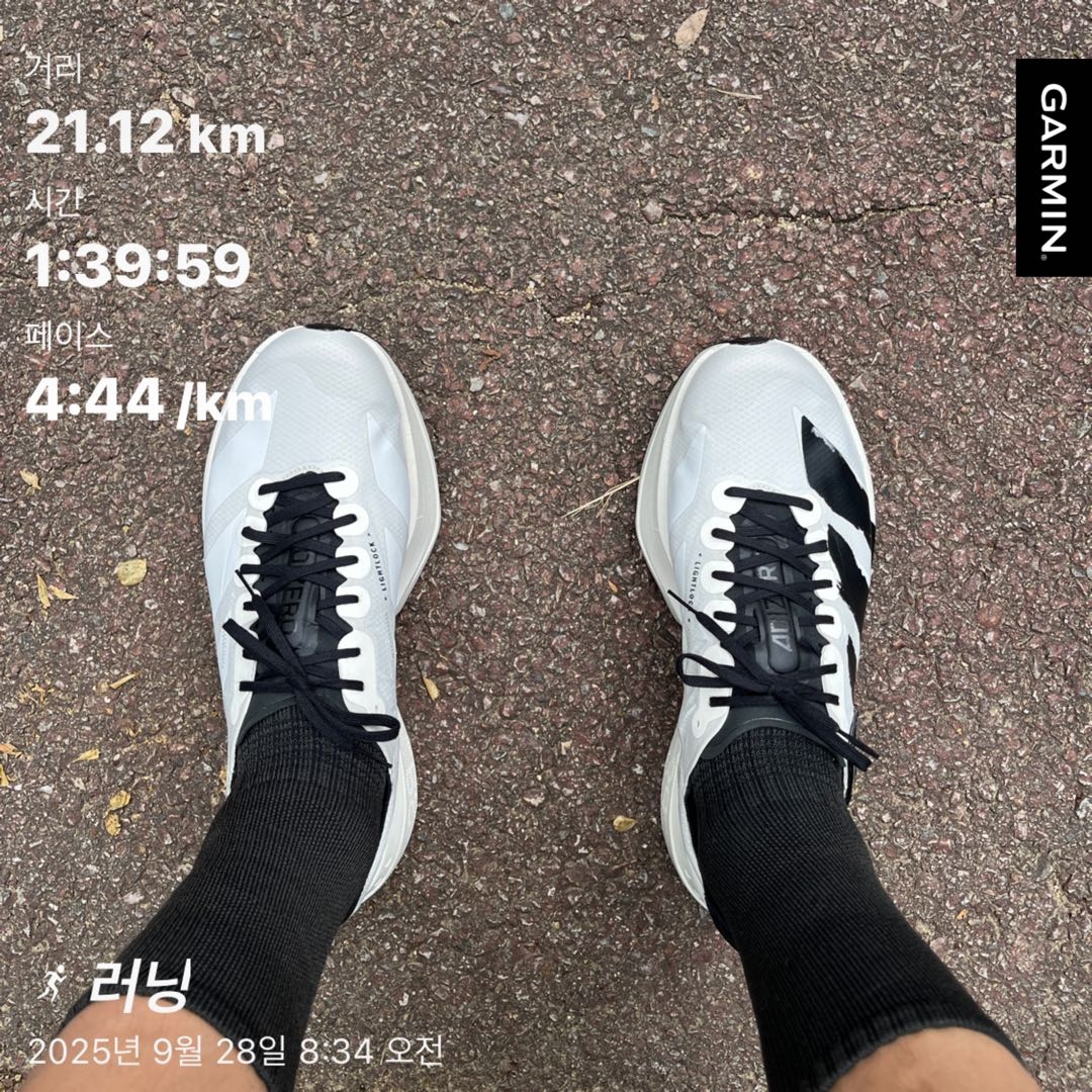 Y-3 Adios Pro 4 Beige Orbit Grey 착용 스타일 - 1