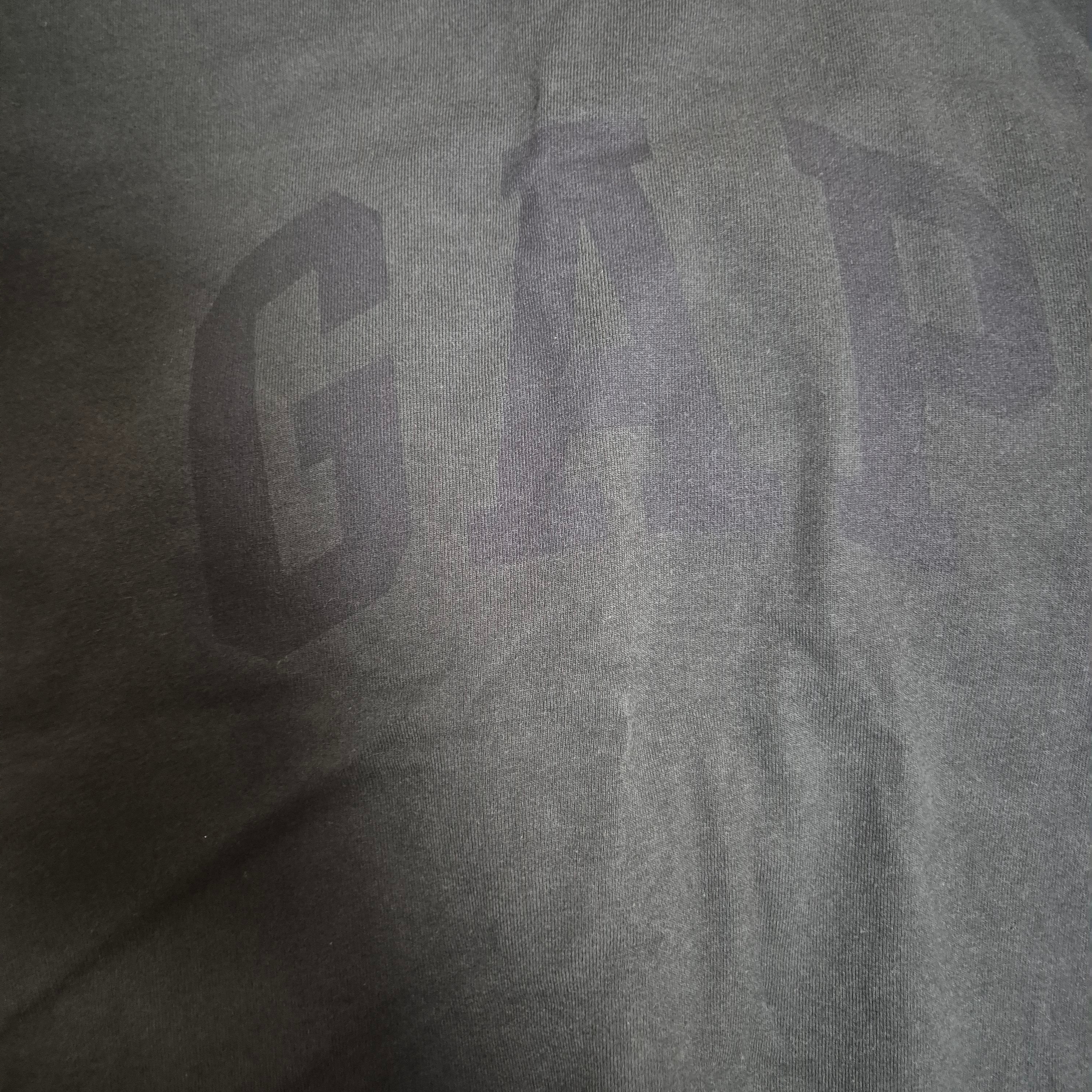 Yeezy Gap Engineered By Balenciaga Dove Long Sleeve T-Shirt Black 착용 스타일