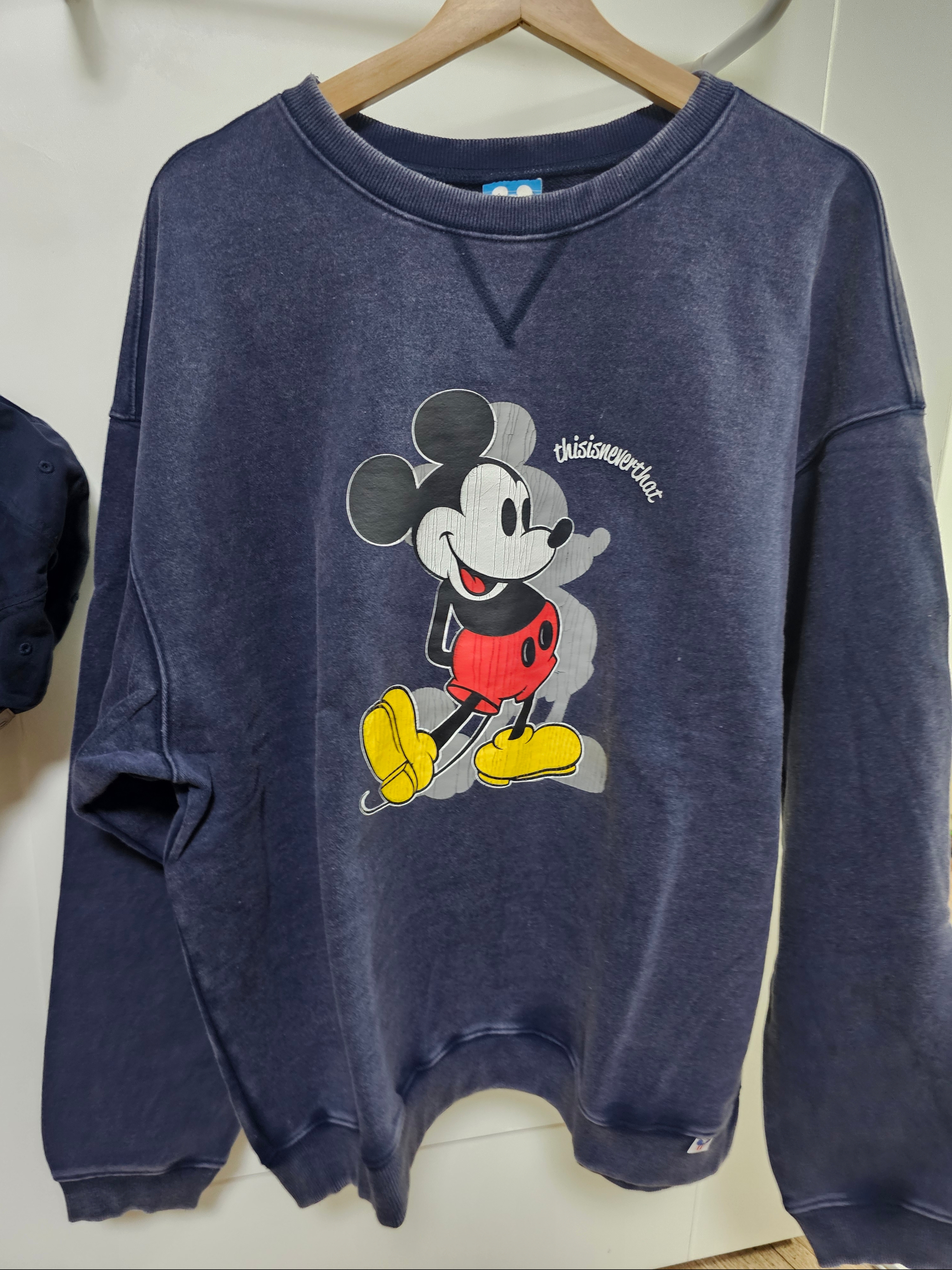 Thisisneverthat x Disney Mickey Classic Crewneck Navy 착용 스타일
