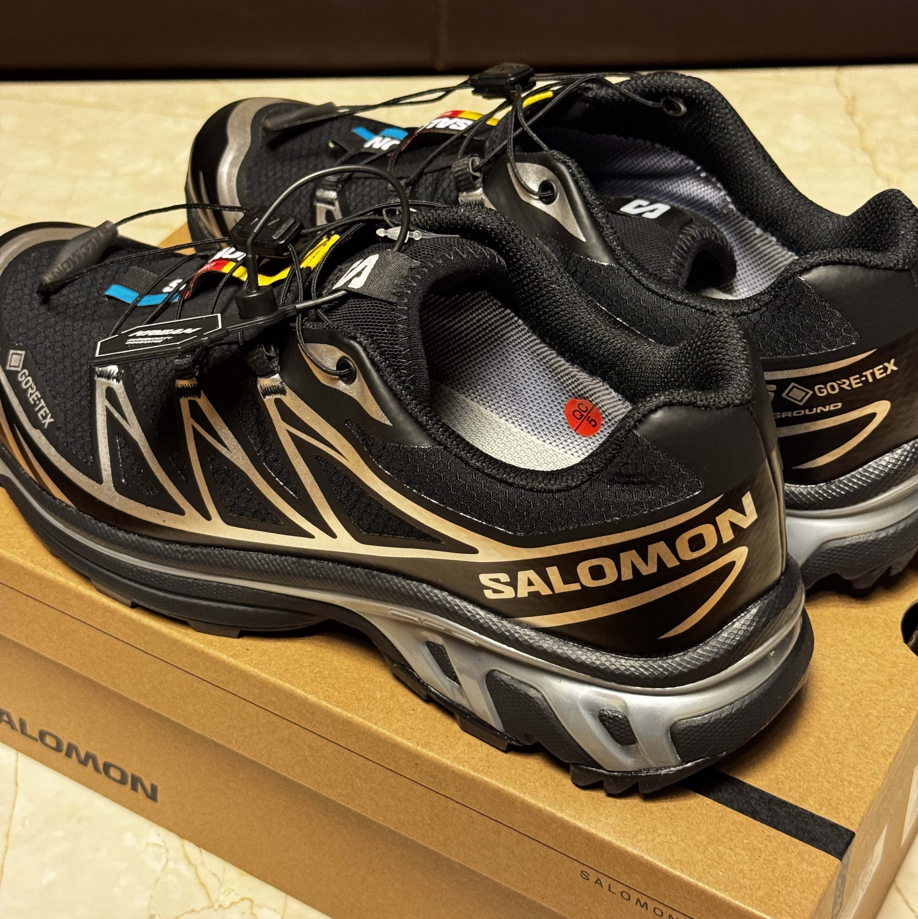 Salomon XT-6 GTX Black Silver 착용 스타일 - 2