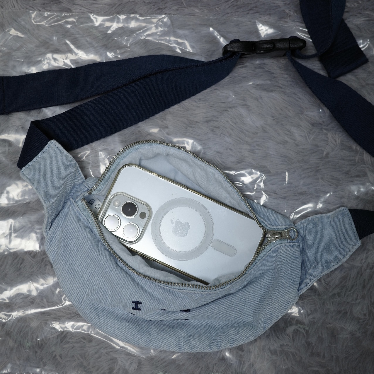 IAB Studio Denim Hip Sack Blue 착용 스타일 - 4