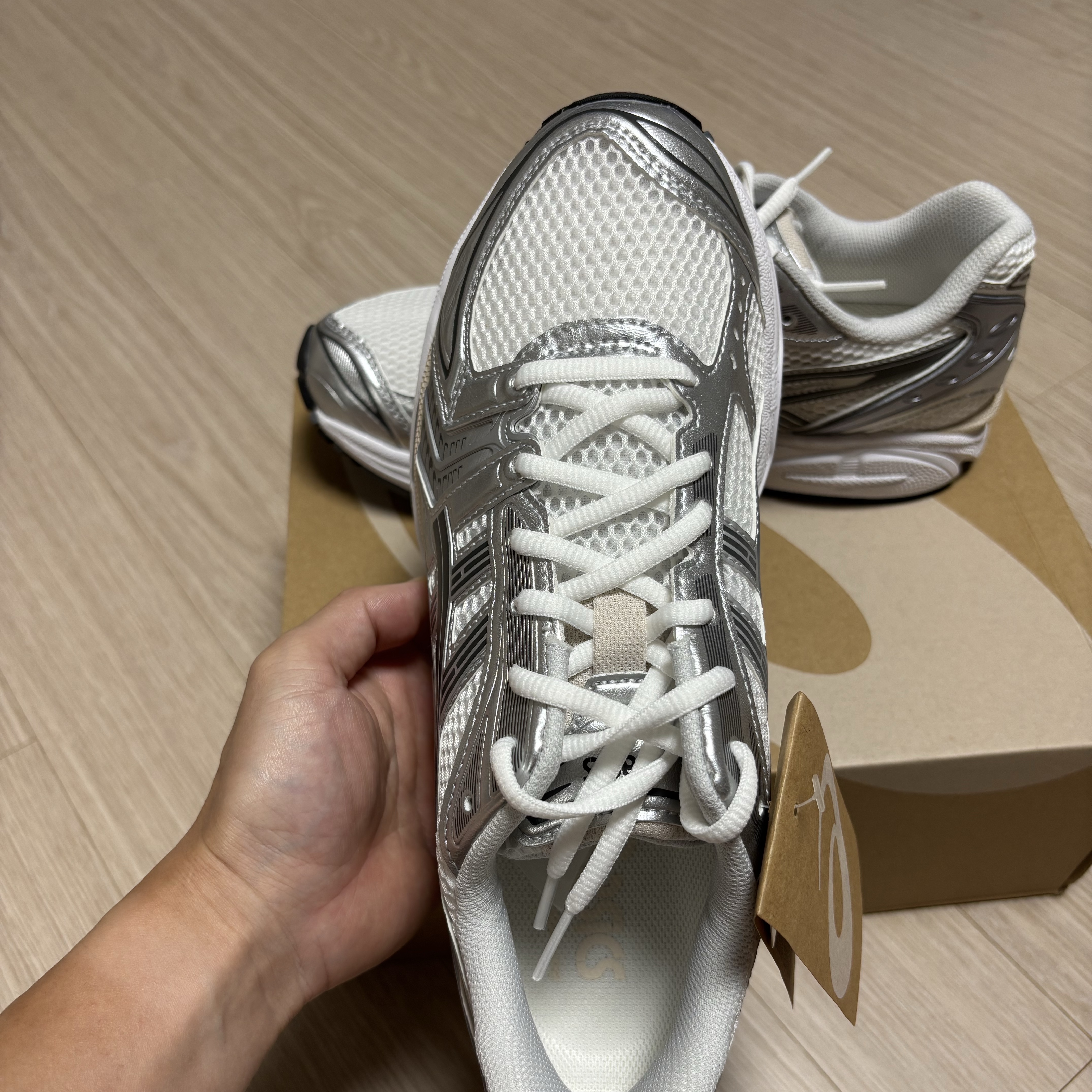 Asics Gel-Kayano 14 White Graphite Grey 착용 스타일 - 6