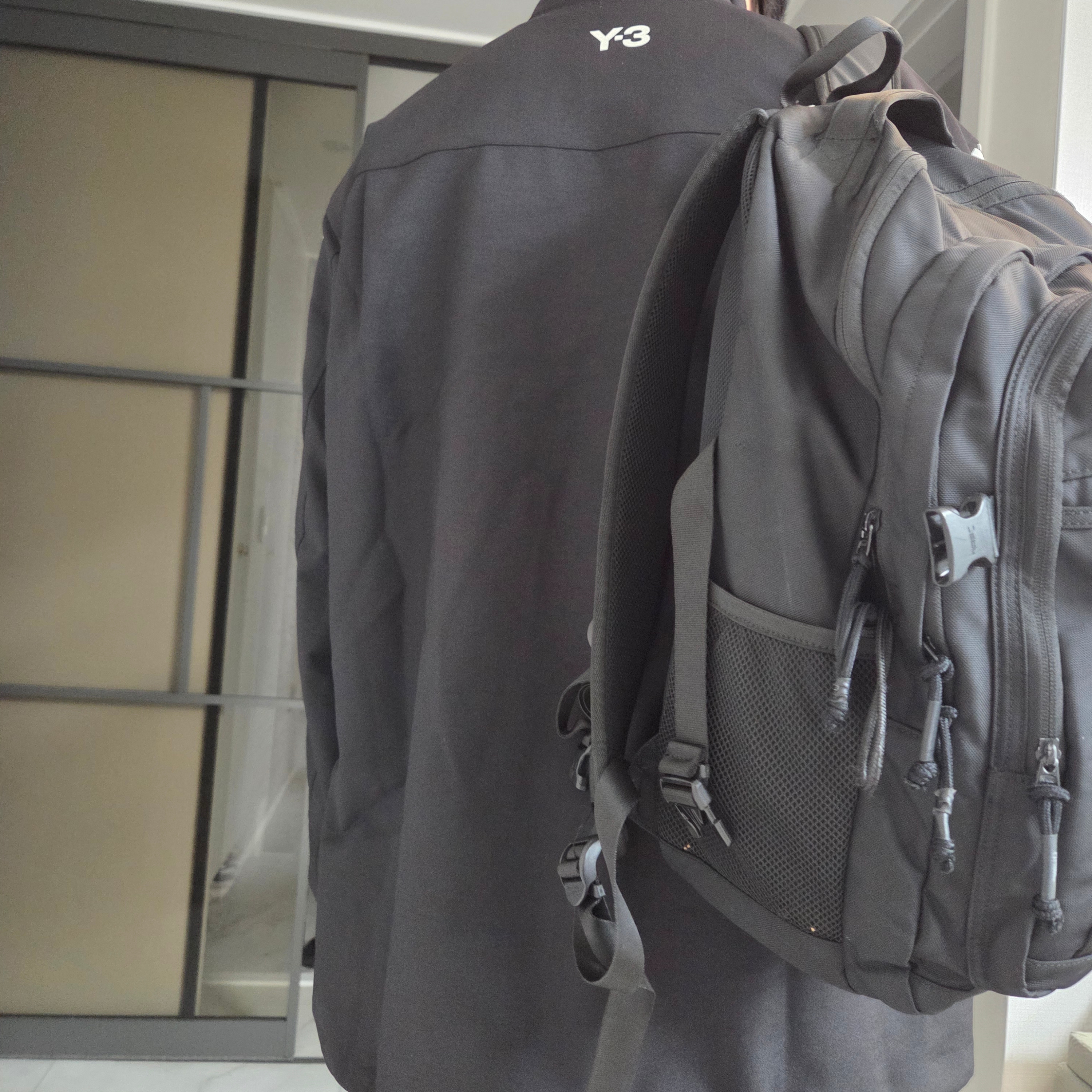 Y-3 x Real Madrid Track Top Black 착용 스타일 - 1
