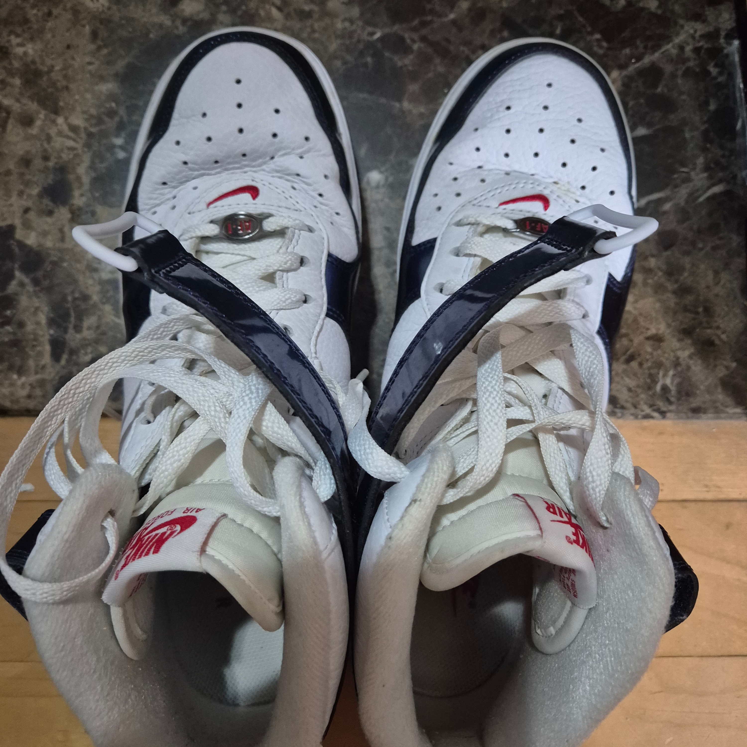 Nike Air Force 1 Mid QS University Red and Midnight Navy 착용 스타일