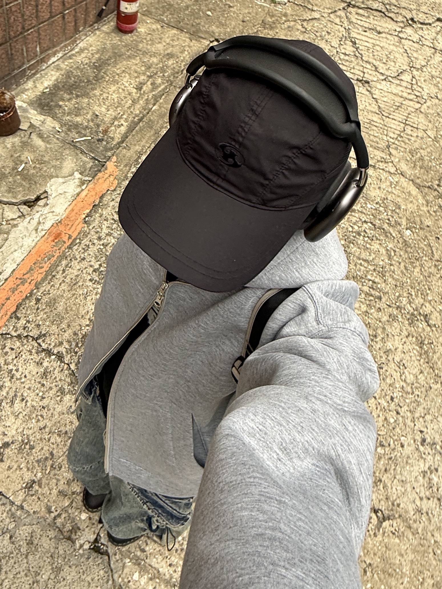 Dr. Martens 1461 Ambassador Black, Arc'teryx Heliad 15 Backpack Rune 착용 스타일 - 4