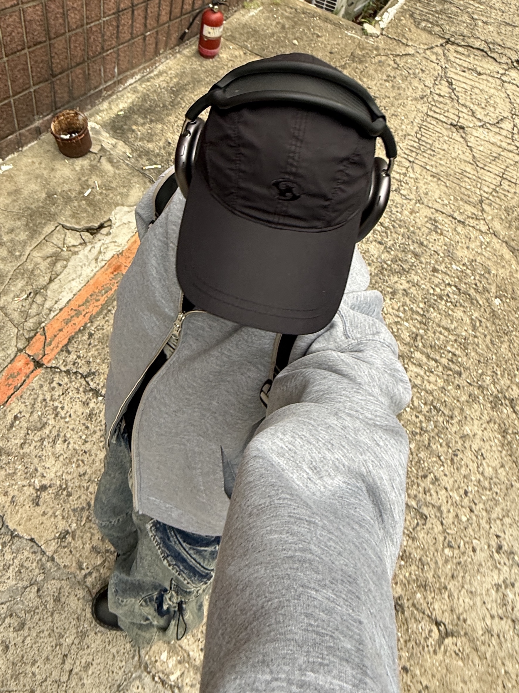 Dr. Martens 1461 Ambassador Black, Arc'teryx Heliad 15 Backpack Rune 착용 스타일 - 6