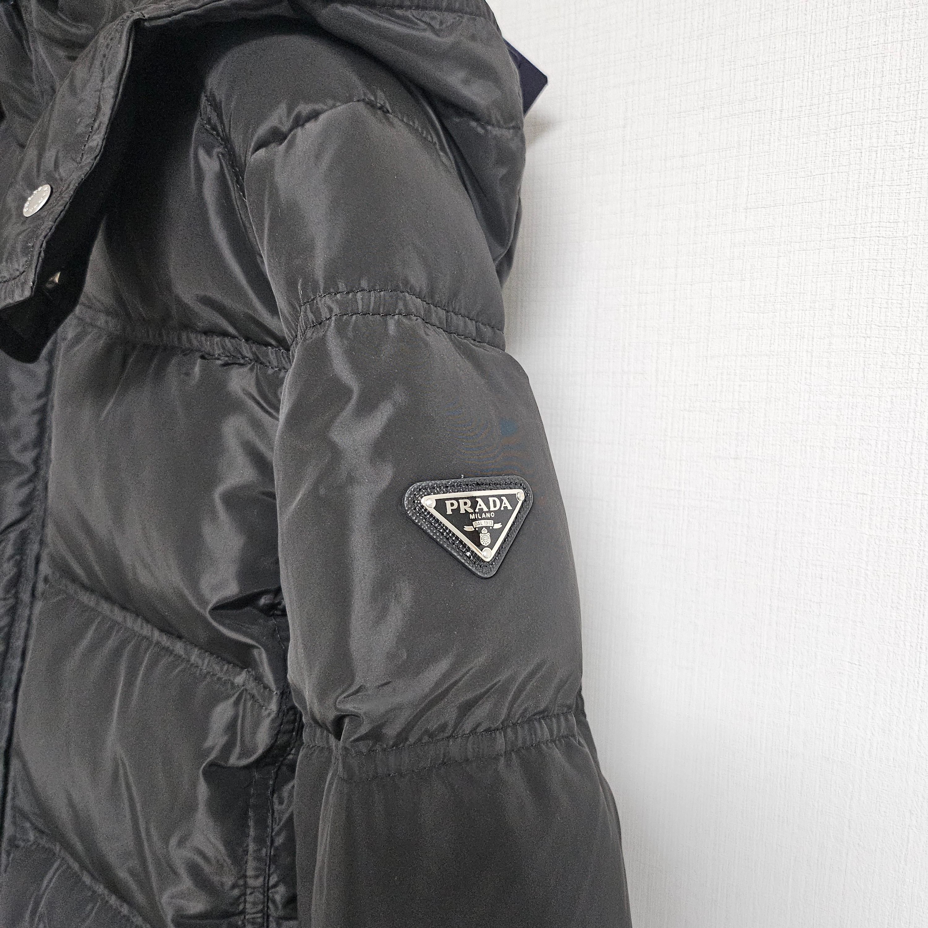 (W) Prada Triangle Logo Down Jacket Black 착용 스타일