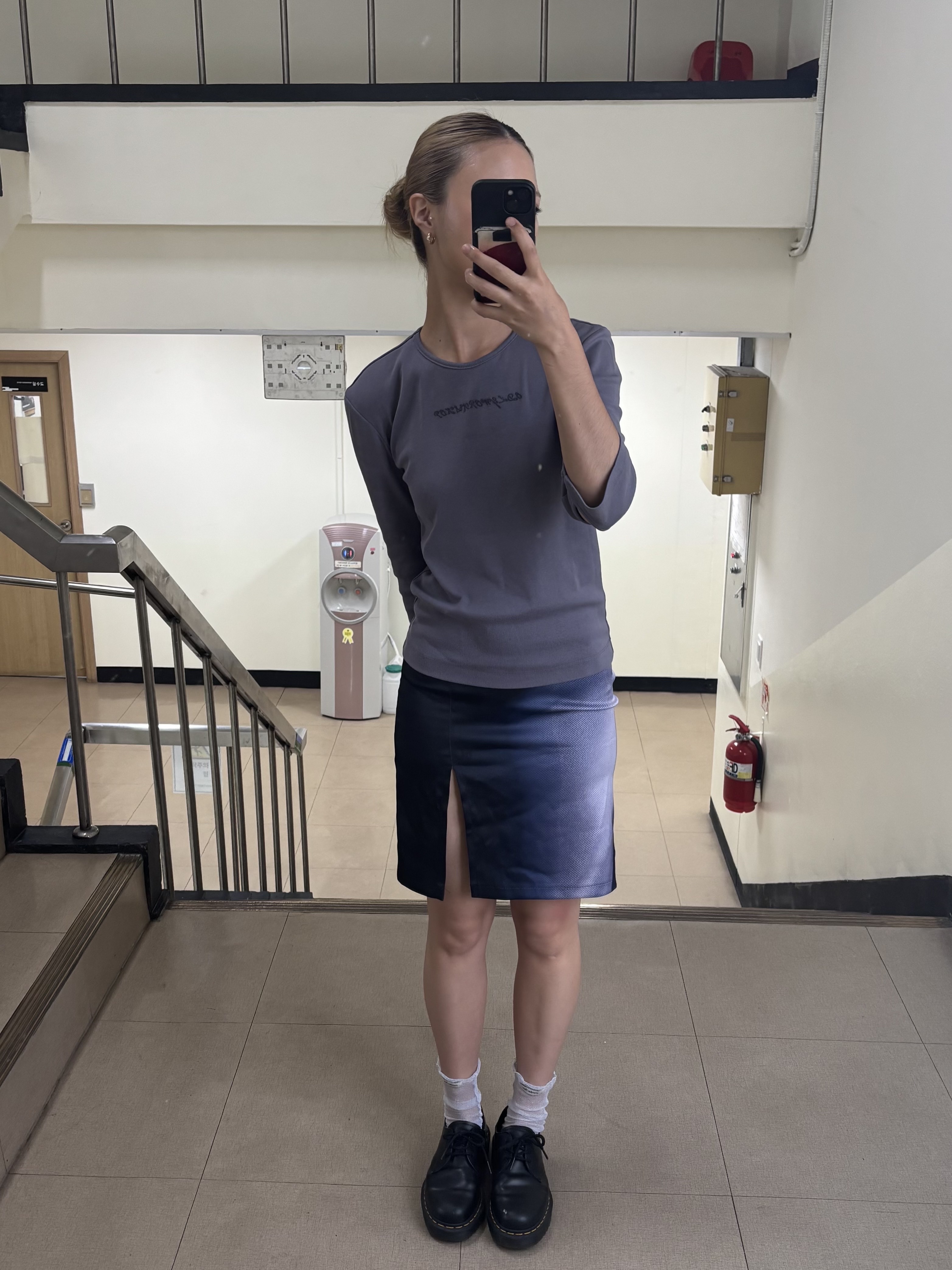 Odlyworkshop 3-Quarter Cutout Tee Periwinkle 착용 스타일