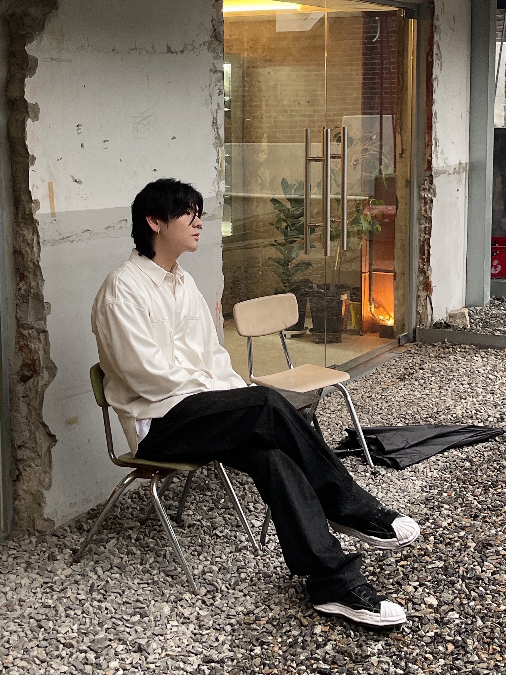 Maison Mihara Yasuhiro Blakey OG Sole Leather Low-top Sneakers Black 착용 스타일 - 3