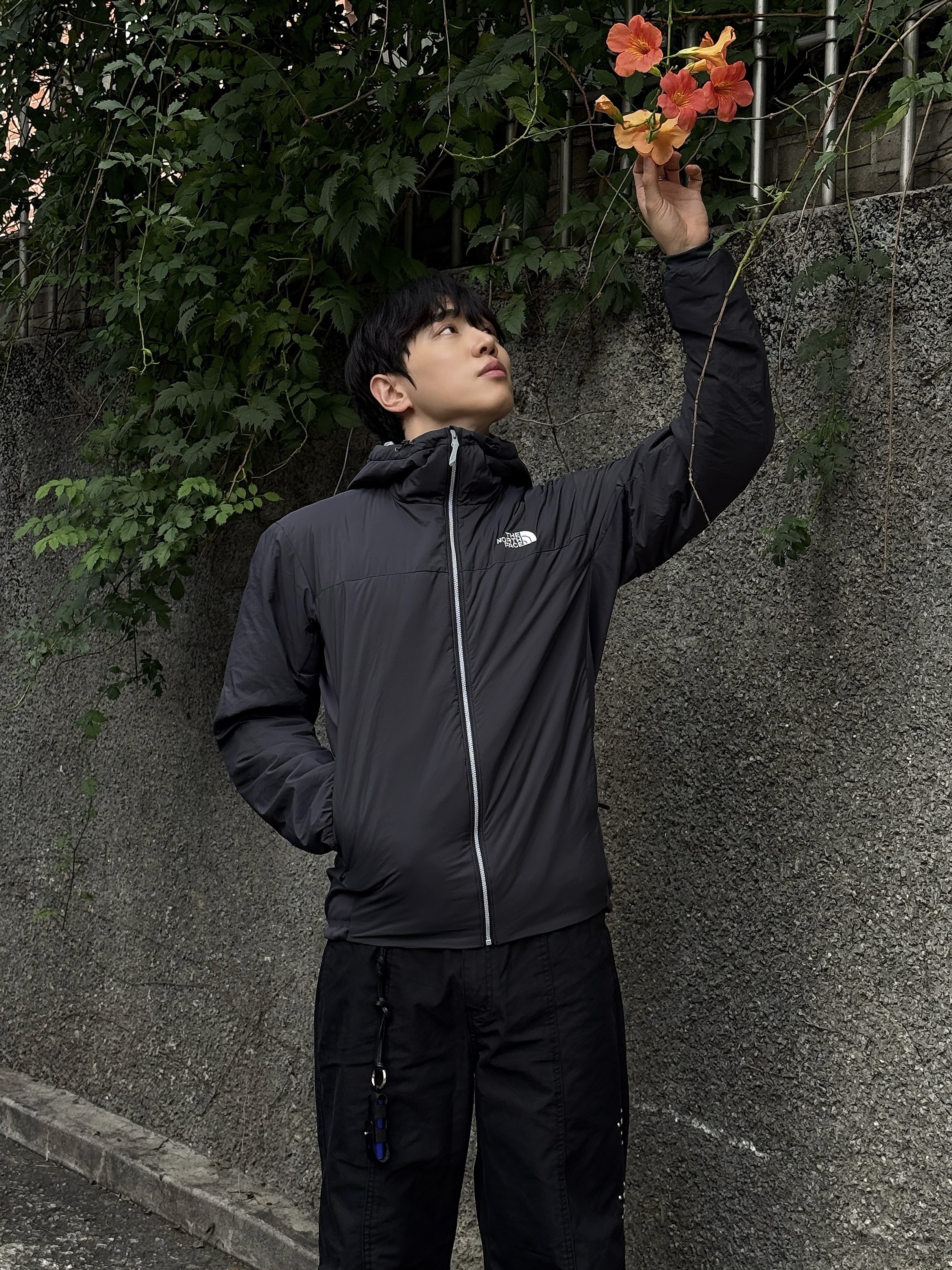 The North Face Bouvet Hoodie Black - 25FW, The North Face Bouvet Hoodie Charcoal - 25FW 착용 스타일 - 2
