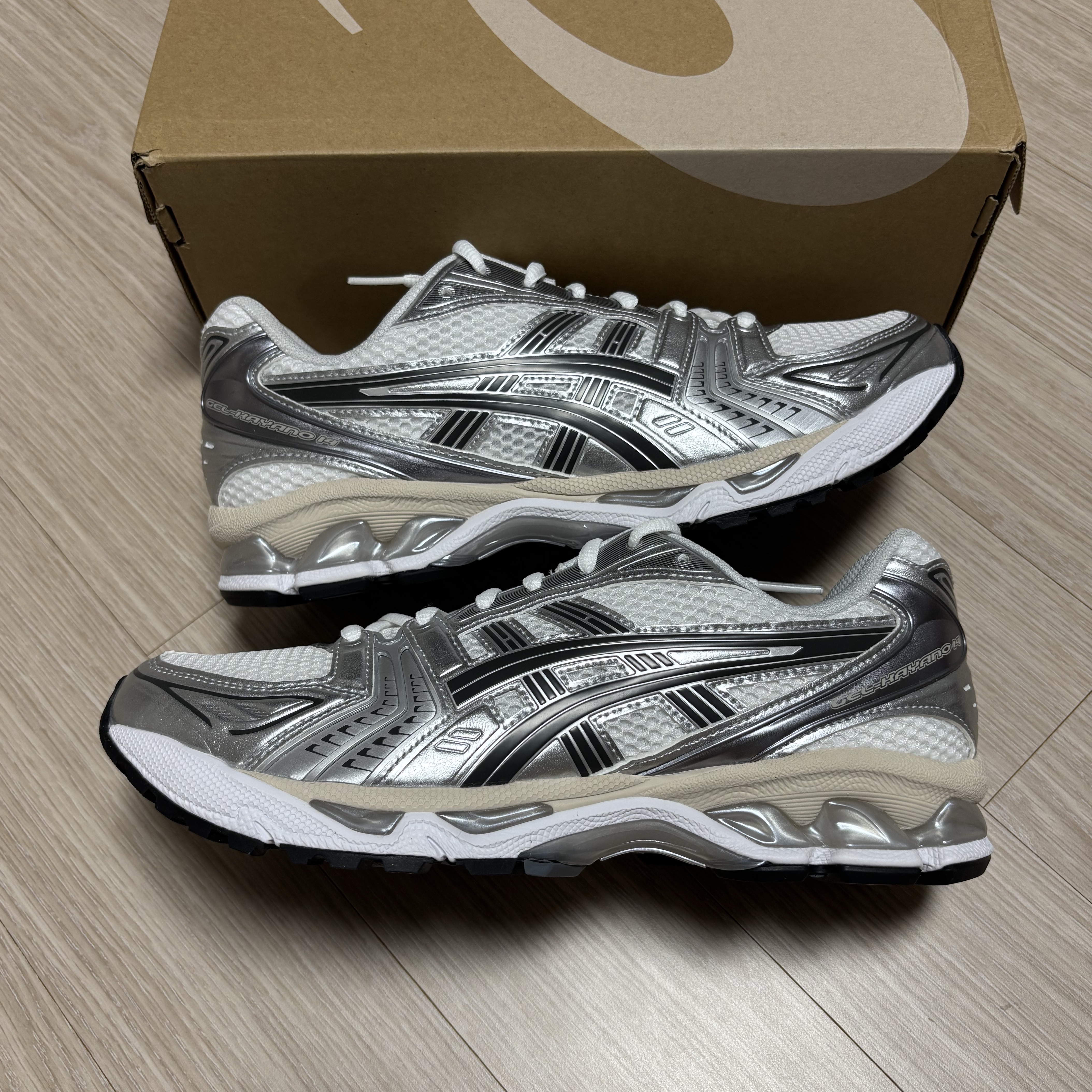 Asics Gel-Kayano 14 White Graphite Grey 착용 스타일