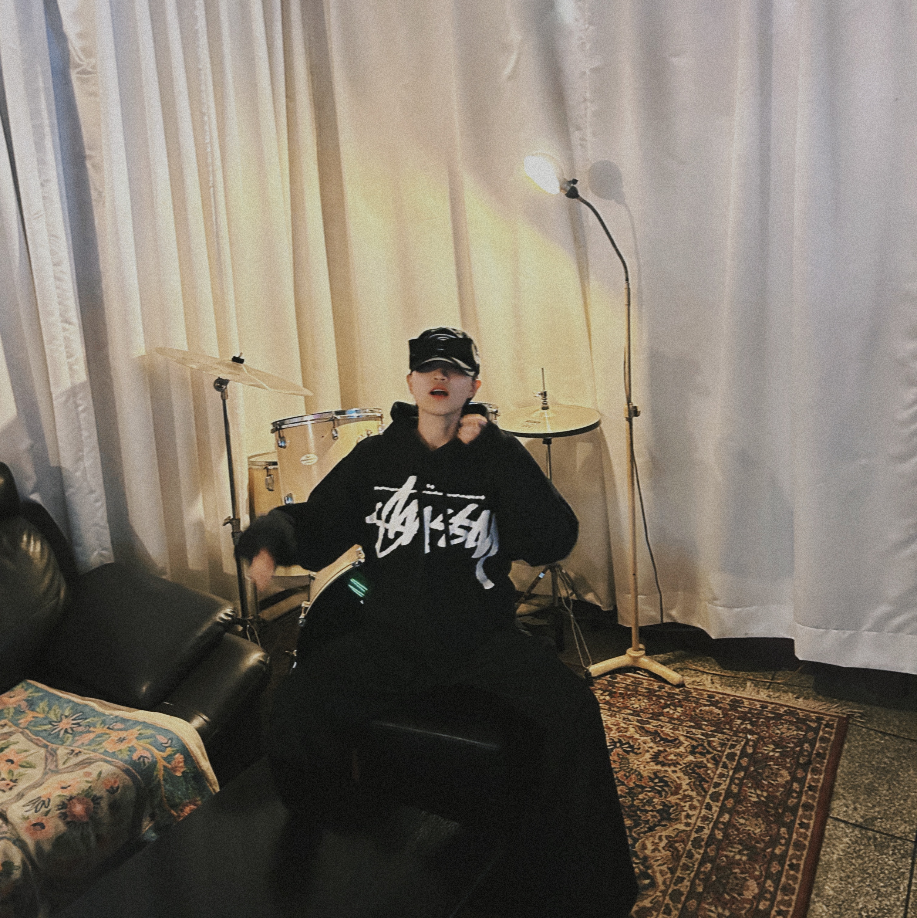 Stussy Chenille S Low Pro Cap Black 착용 스타일 - 2