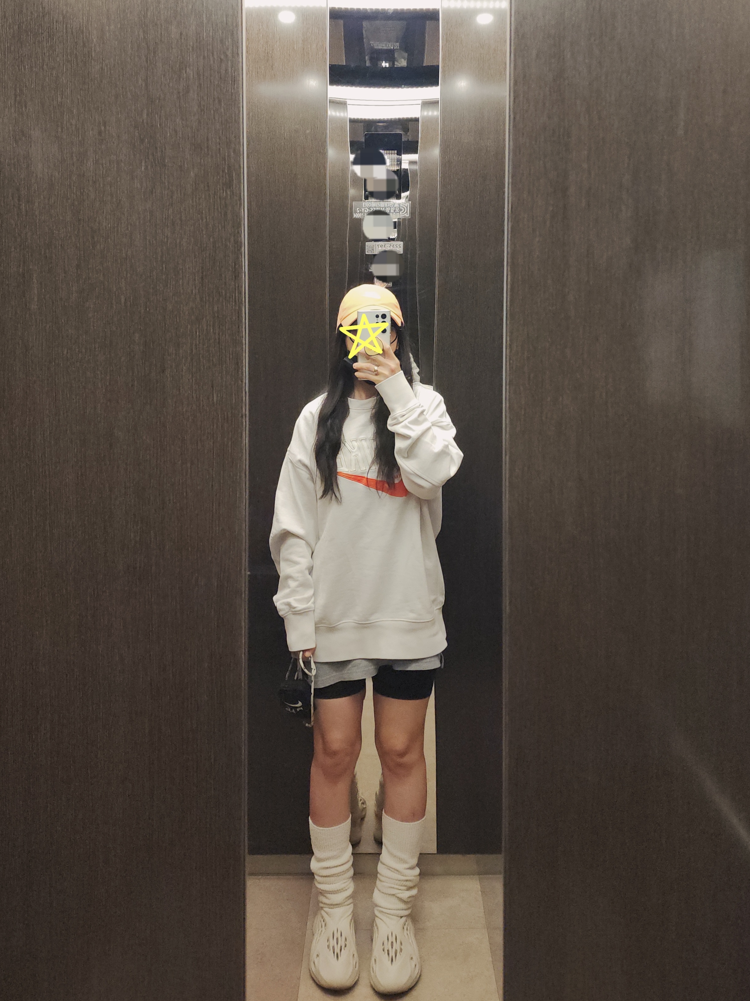 Nike NSW French Terry Crewneck Phantom - Asia, (W) Nike NSW Leg-A-See Bike Shorts Black - US/EU 착용 스타일