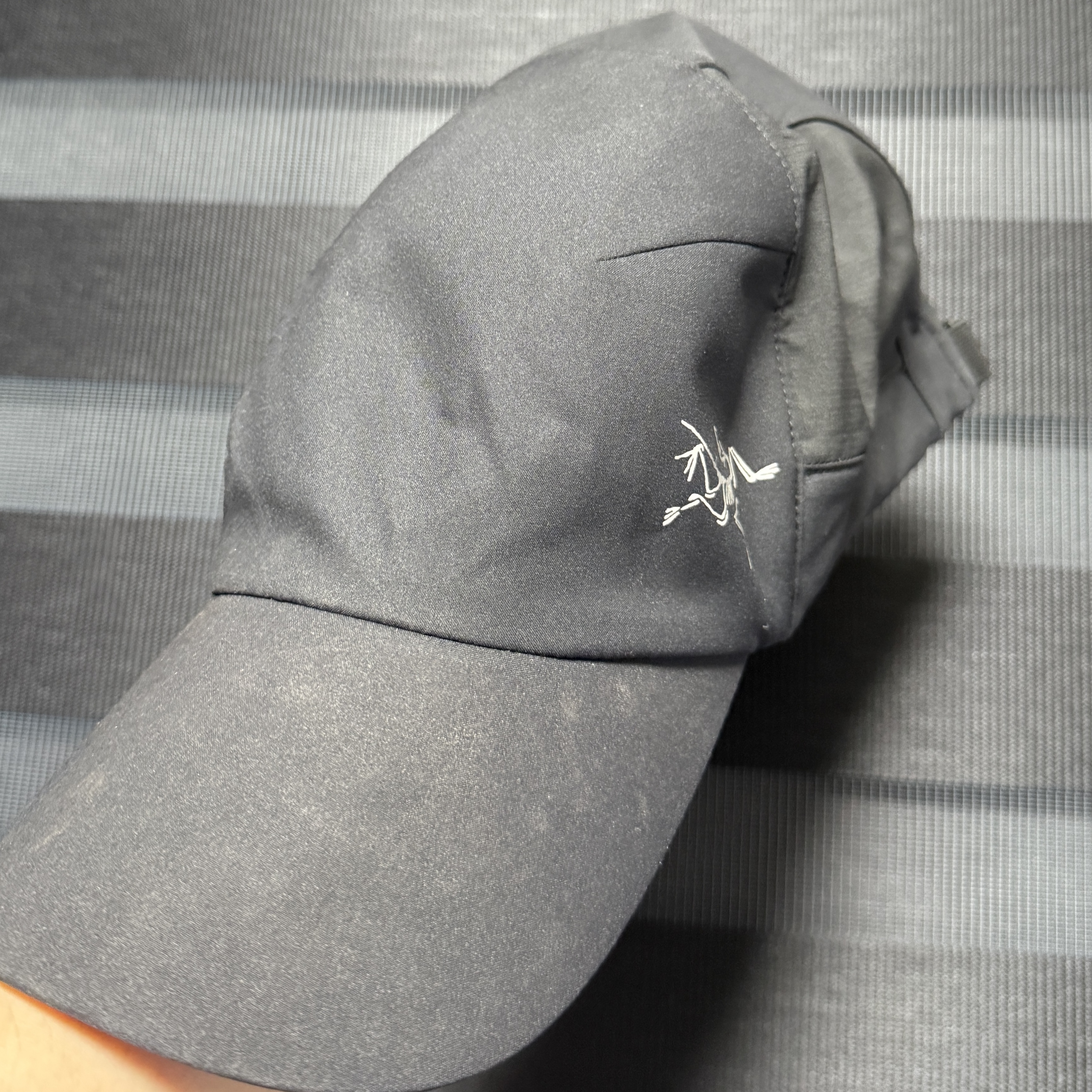 Arc'teryx Calvus Cap Black 착용 스타일