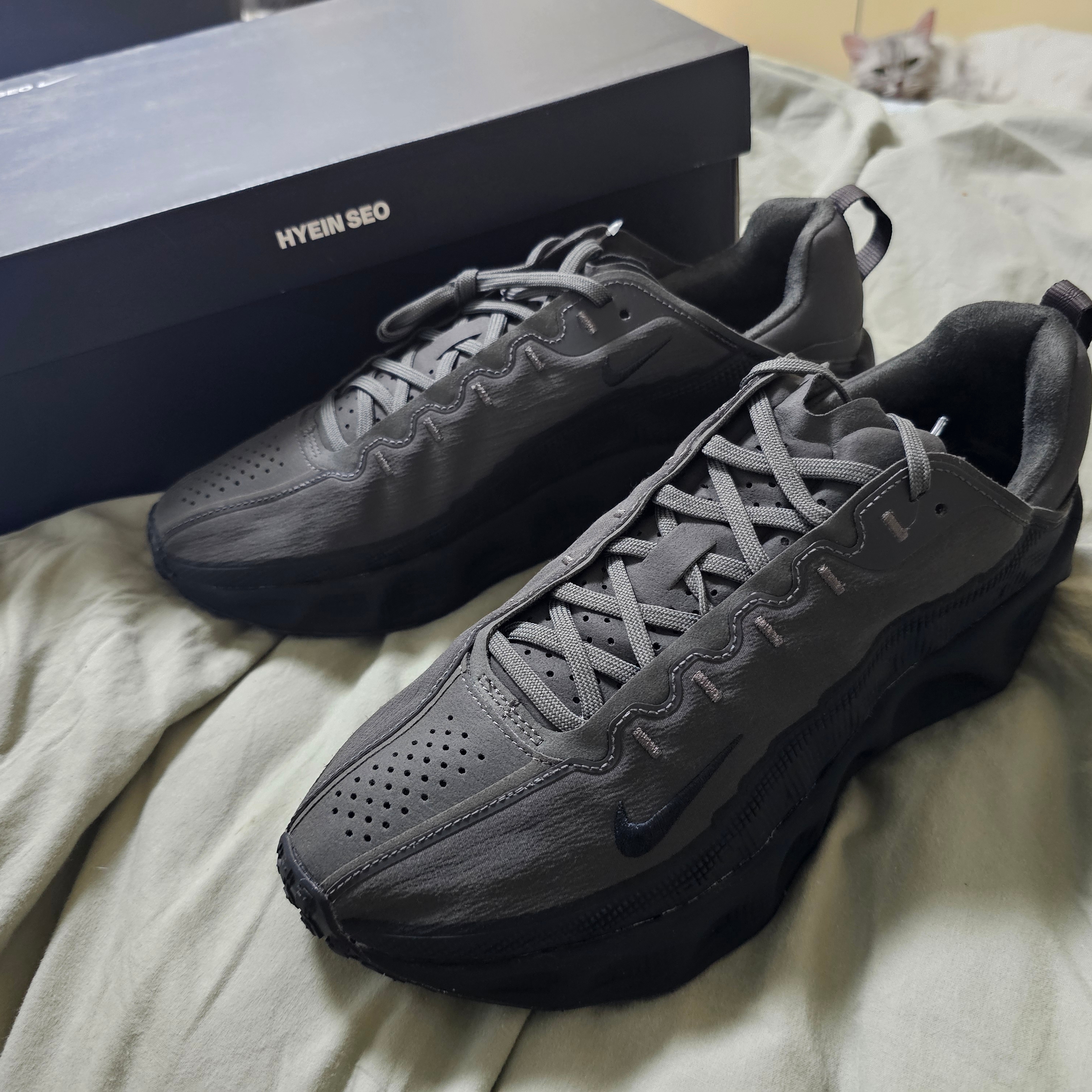 Nike x Hyein Seo Ava Rover Black 착용 스타일
