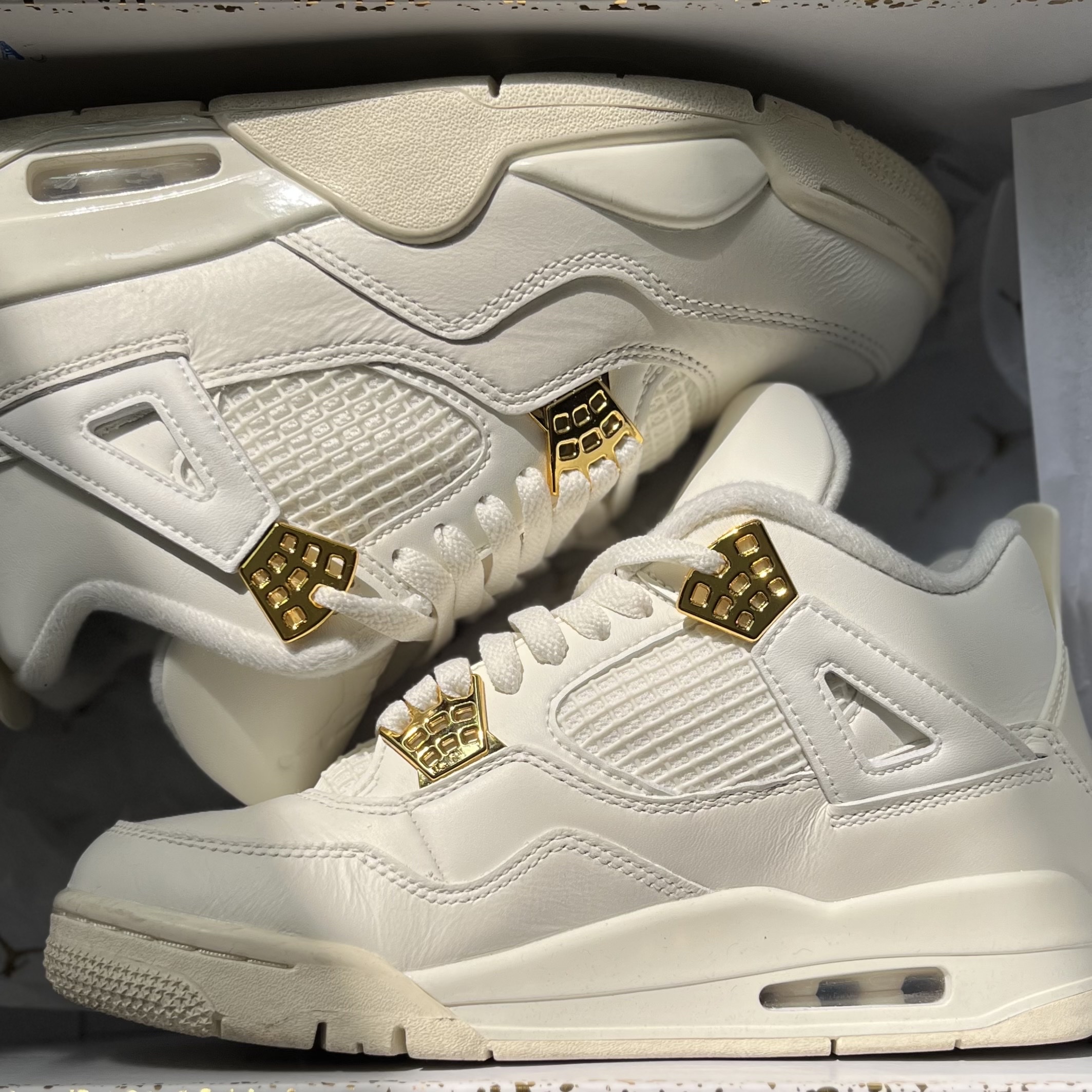 (W) Jordan 4 Retro Metallic Gold 착용 스타일 - 2