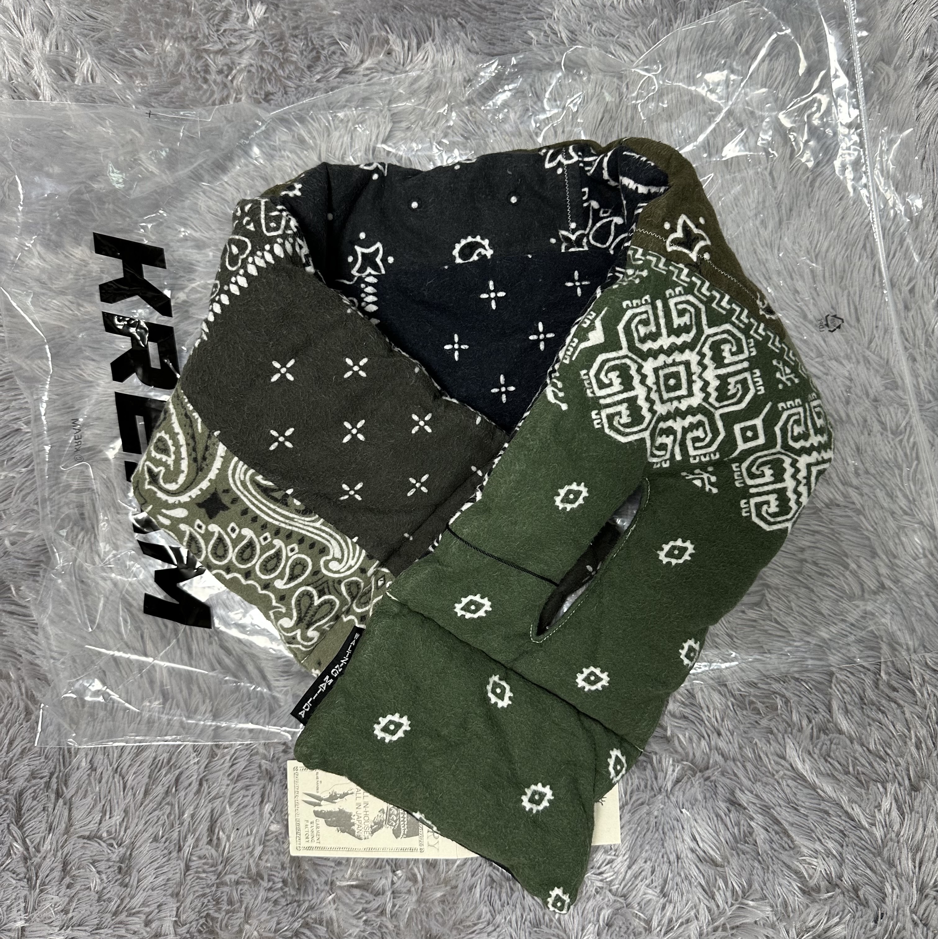 Kapital Flannel Bandana Pattern Reversible Kesa Muffler Black Khaki 착용 스타일 - 2
