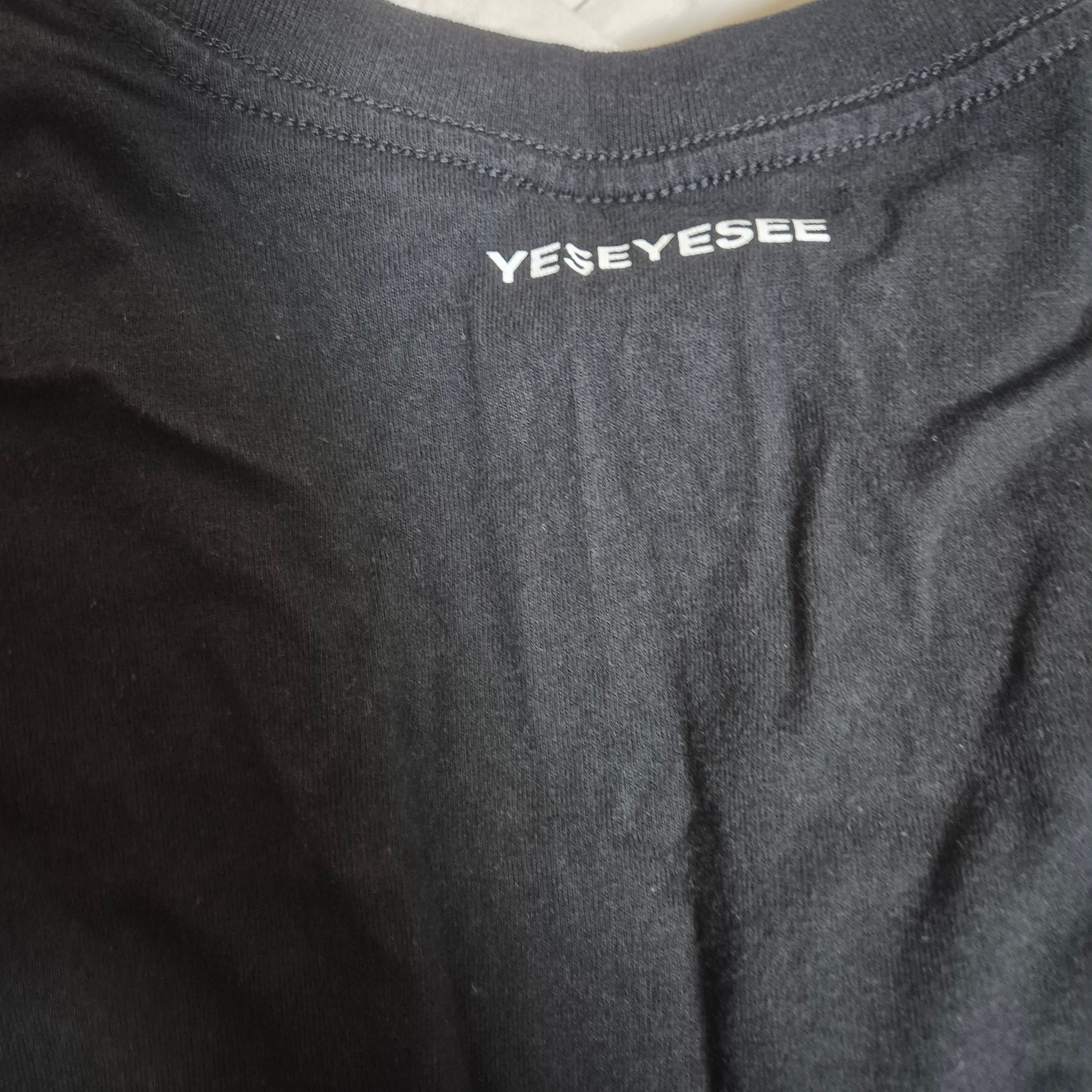 YESEYESEE C-Logo L/S Black 착용 스타일