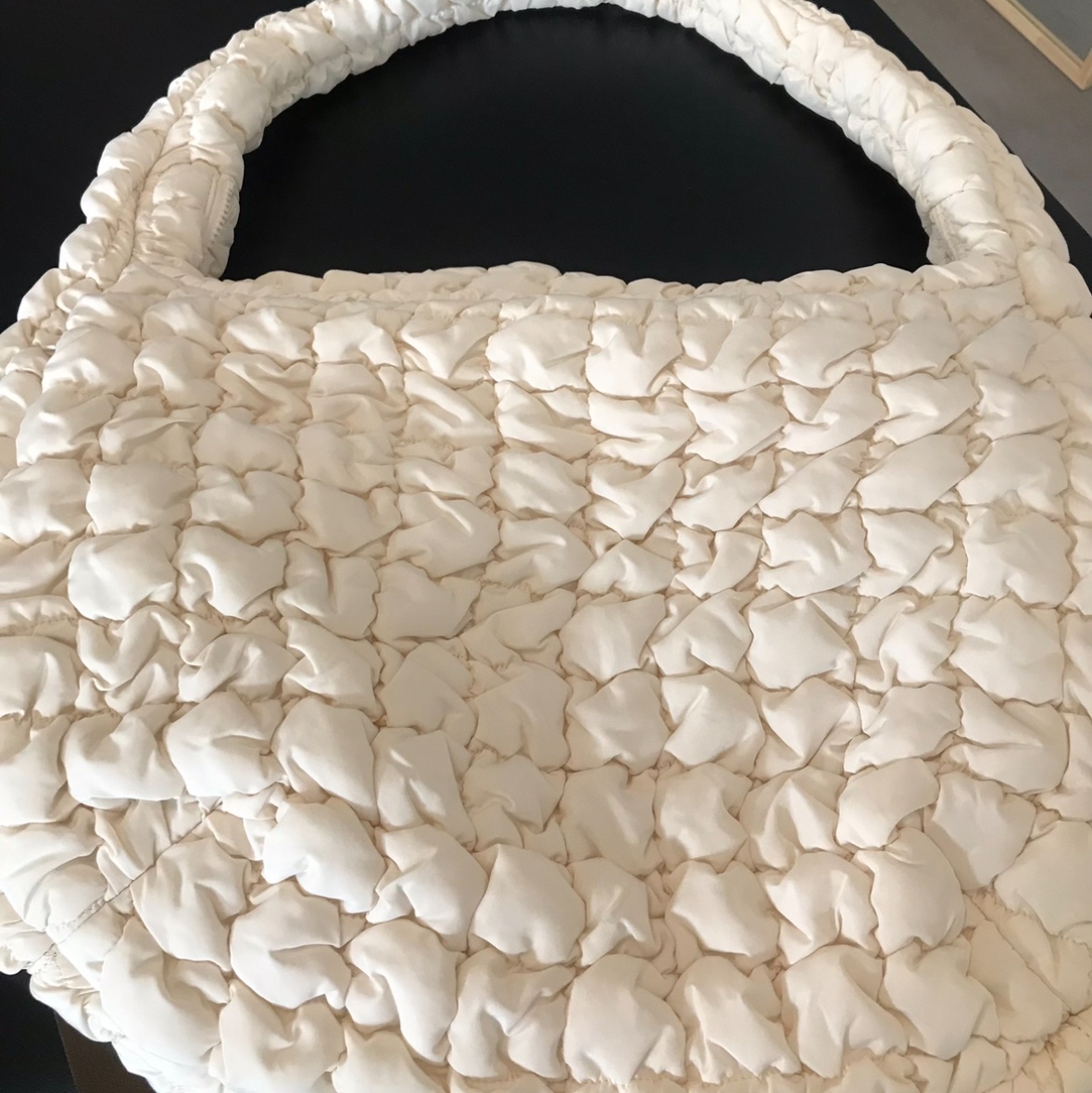 COS Quilted Oversized Shoulder Bag Off White Light Beige 착용 스타일