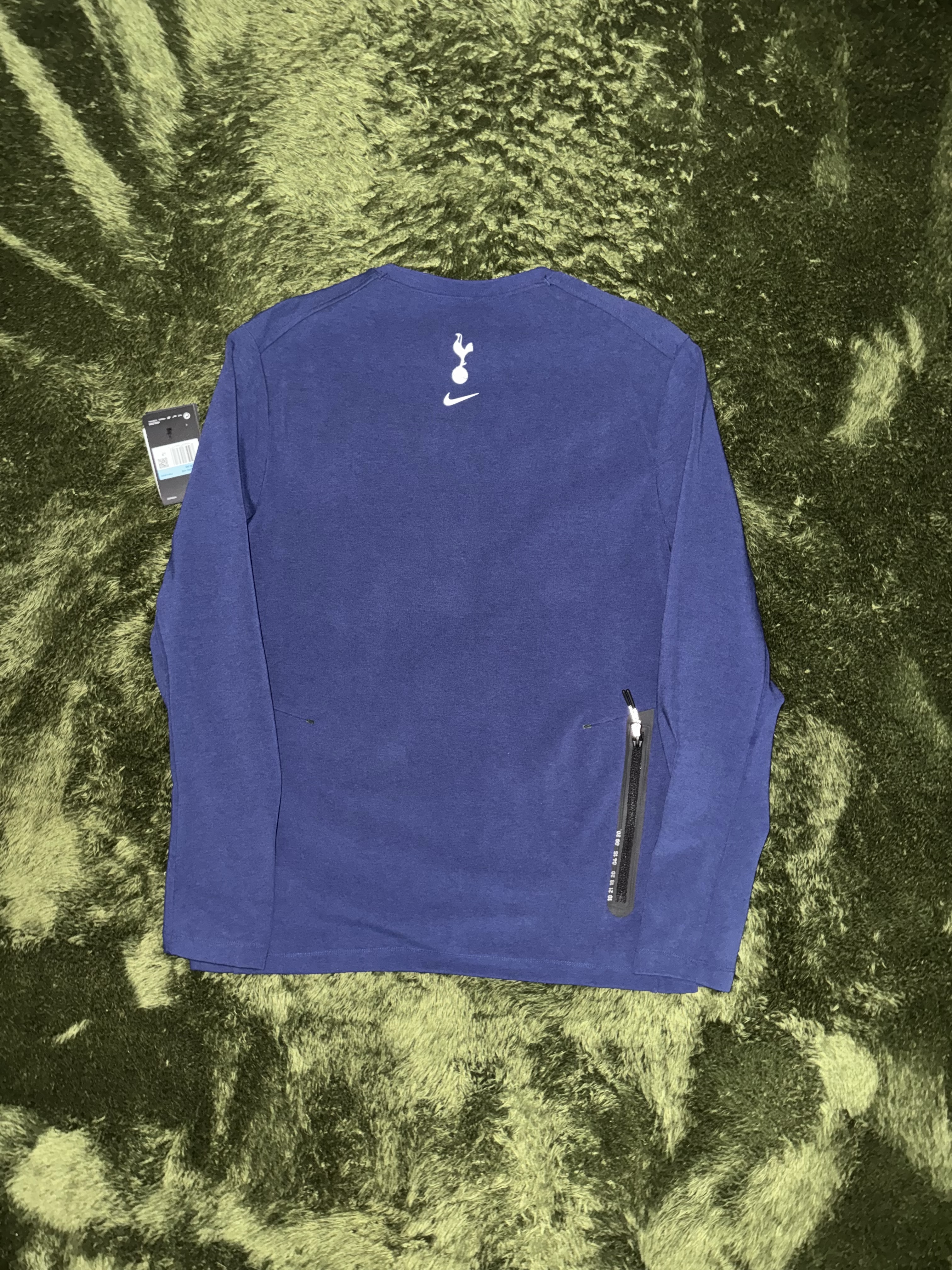 Nike 2020/21 Tottenham Hotspur NSW Tech Pack Crew Top Navy (Non Marking Ver.) 착용 스타일 - 7