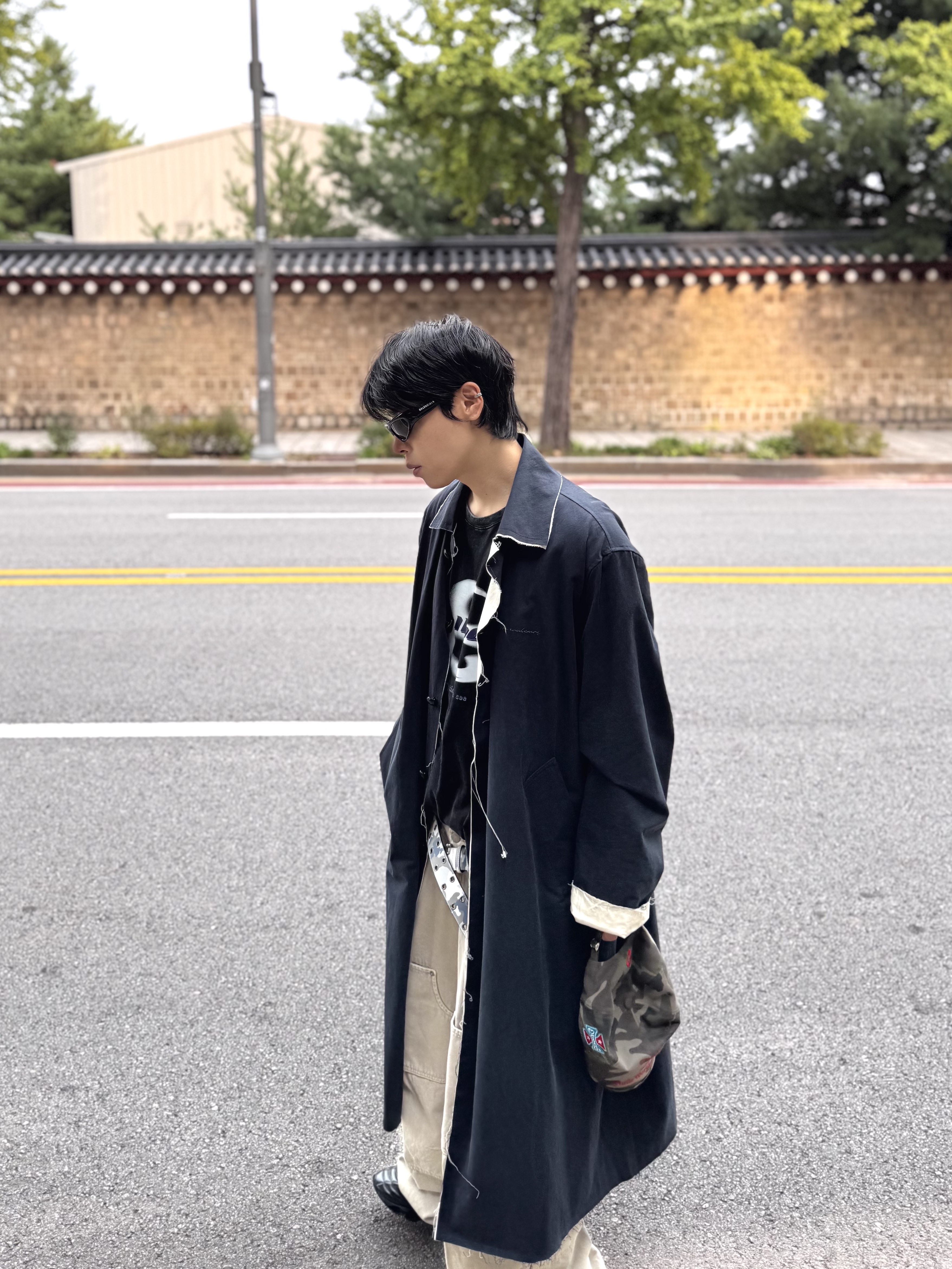 Balenciaga Swift Oval Sunglasses Black, Nonnod Double Knee Cover Pants Vintage Beige 착용 스타일 - 2