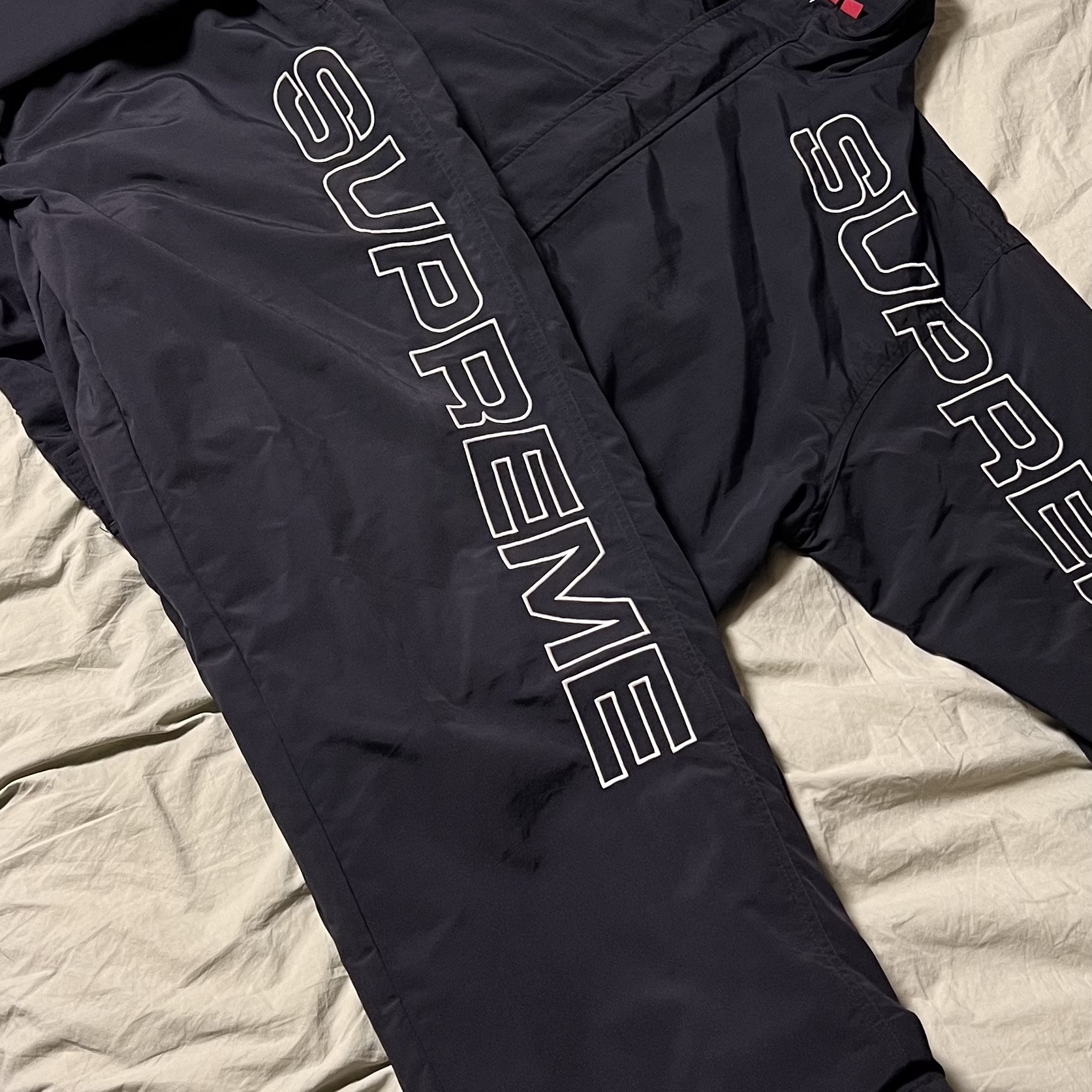 Supreme Spellout Embroidered Track Jacket Black - 23FW, Supreme Spellout Embroidered Track Pants Black - 23FW 착용 스타일