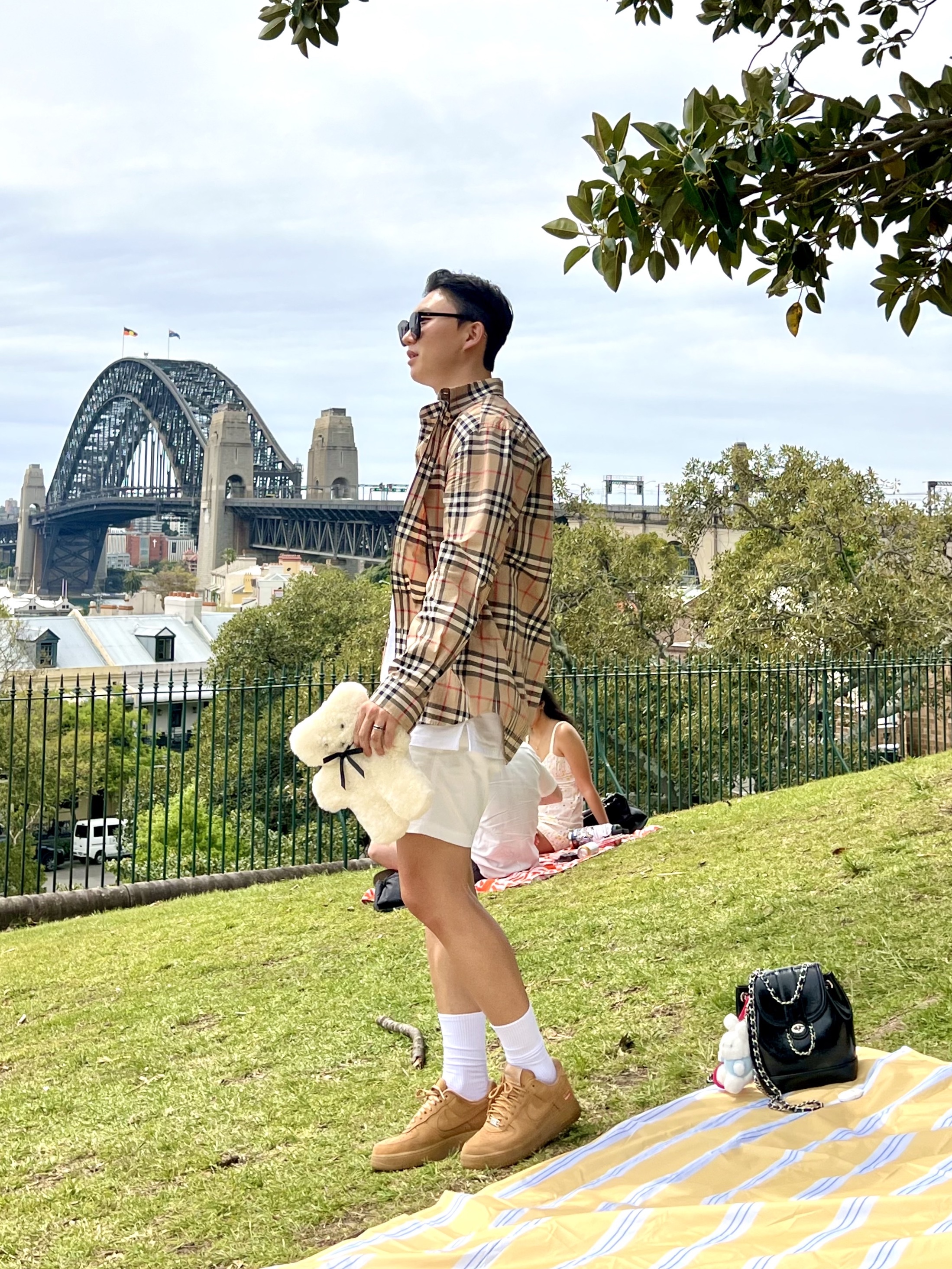 Burberry Check Cotton Poplin Shirt Archive Beige, Nike x Supreme Air Force 1 Low Flax 착용 스타일