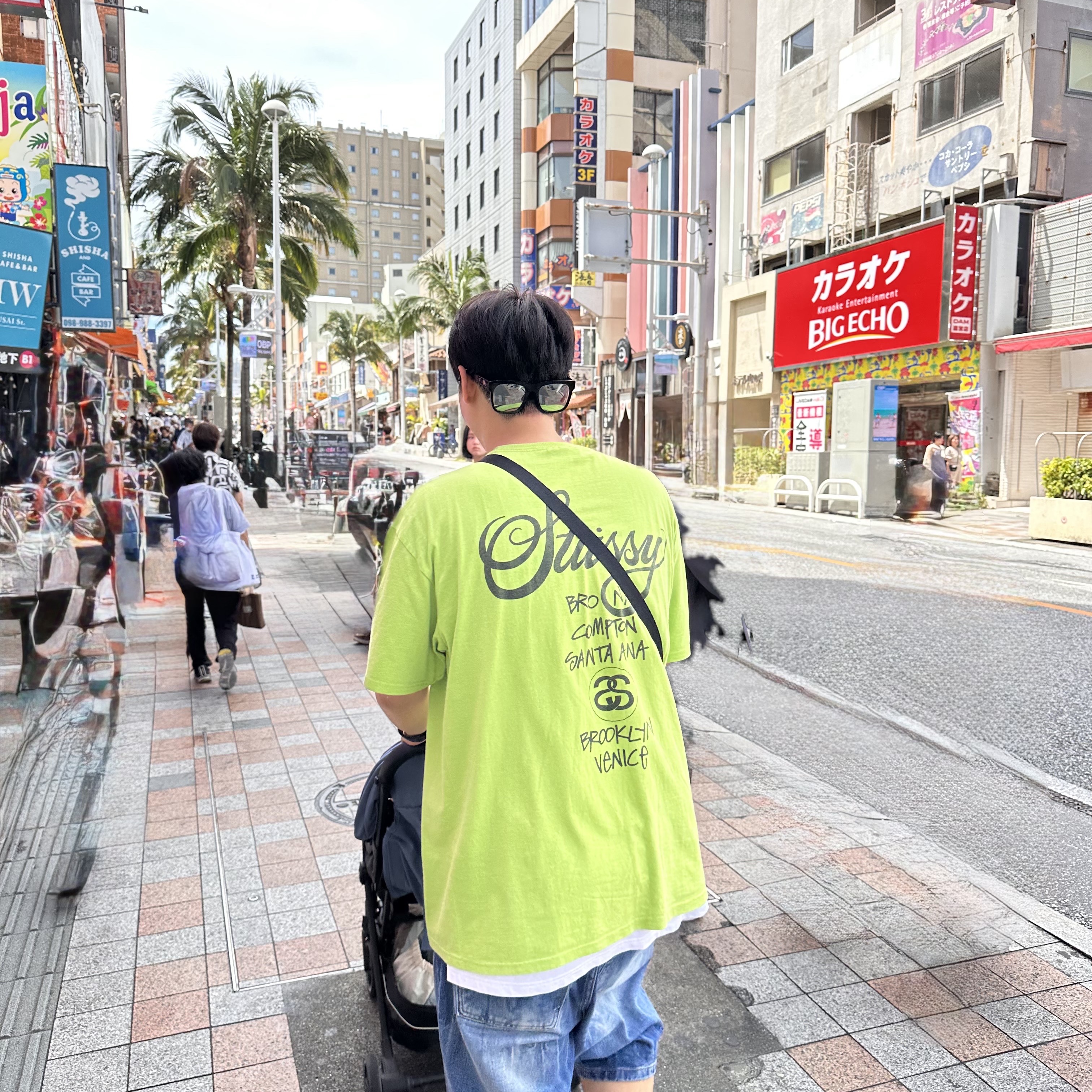 Stussy World Tour T-Shirt Tea 2023, Nike ACG Daymax Crossbody Bag 3L Black College Grey 착용 스타일