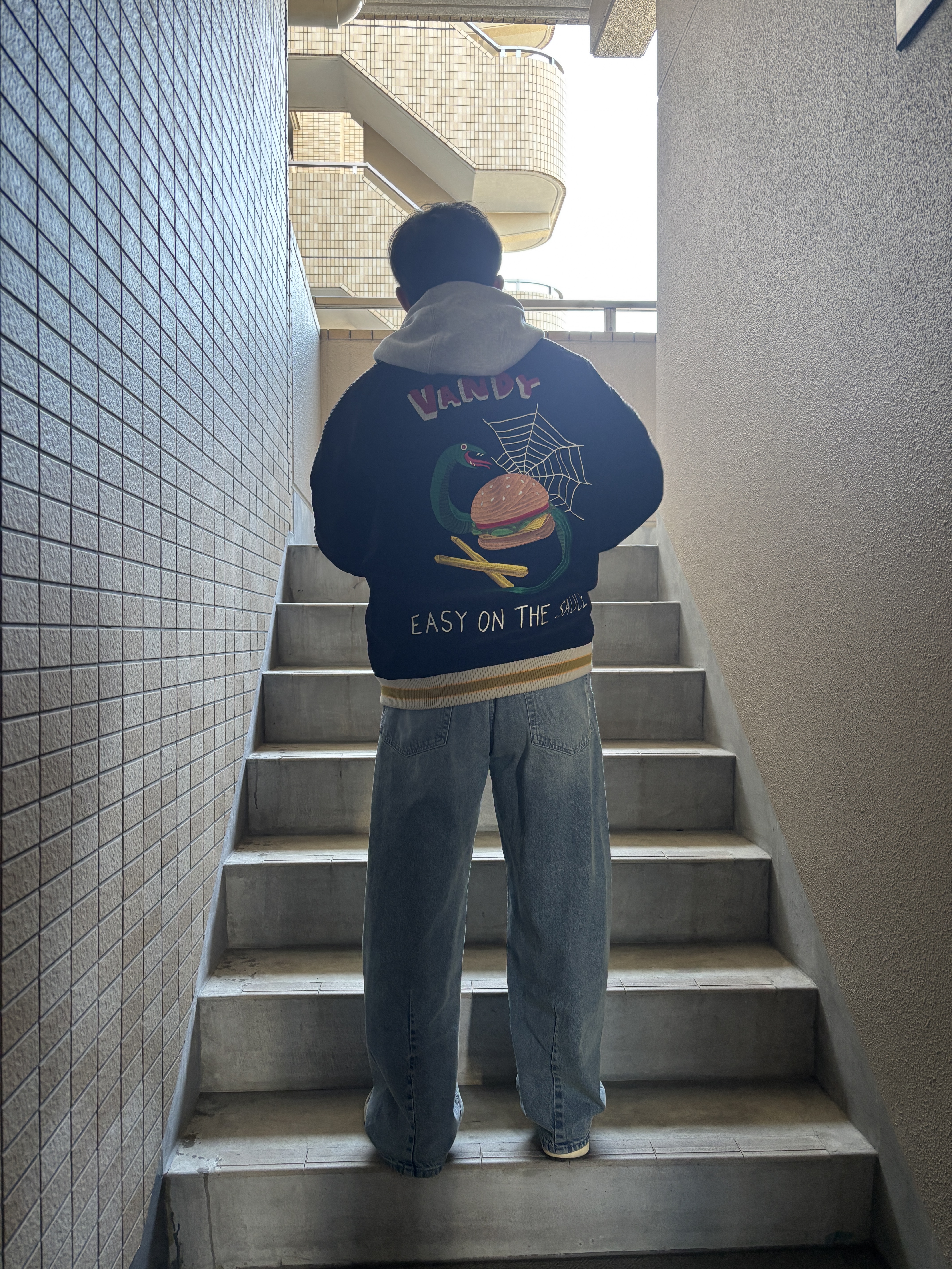 Vandy The Pink Reversible Sukajan Jacket Brown, Human Made Messenger Bag Large Black 착용 스타일 - 2