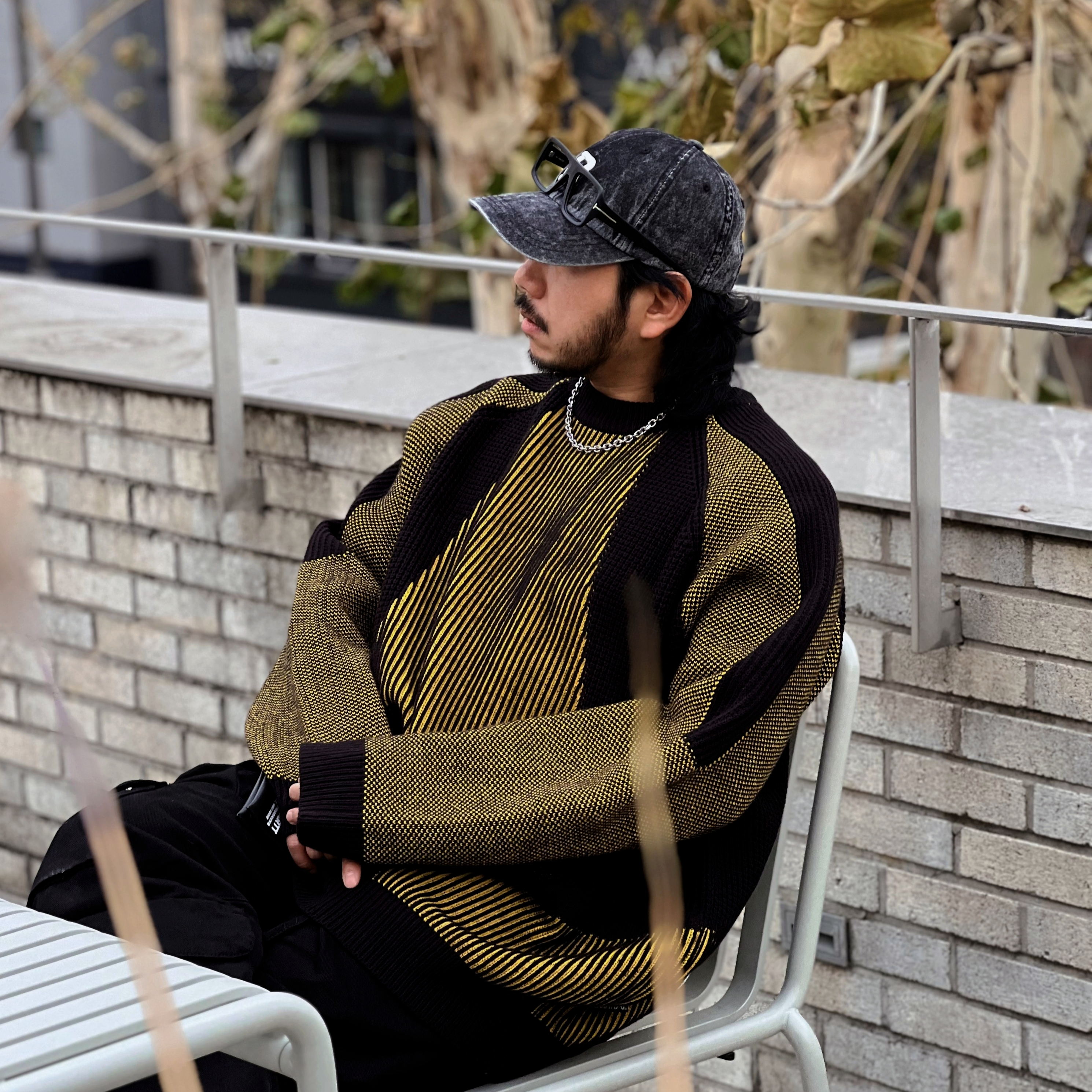 Zara Utility Pocket Pants Black, Carhartt WIP Link Script Keychain Chervil Beryl 착용 스타일 - 2
