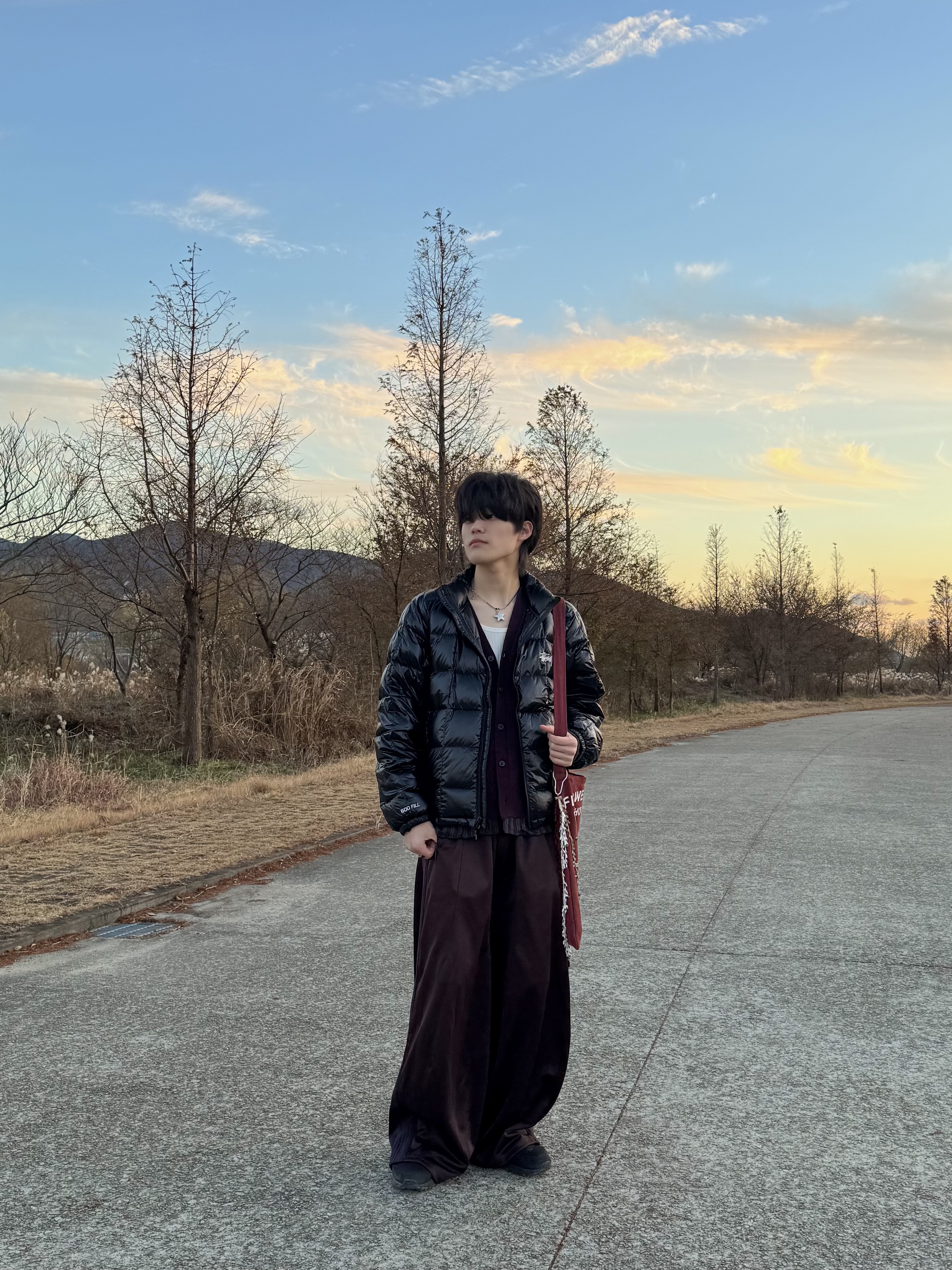 Stussy Midweight Puffer Black, Maison Margiela Distressed Cardigan Charcoal 착용 스타일 - 1