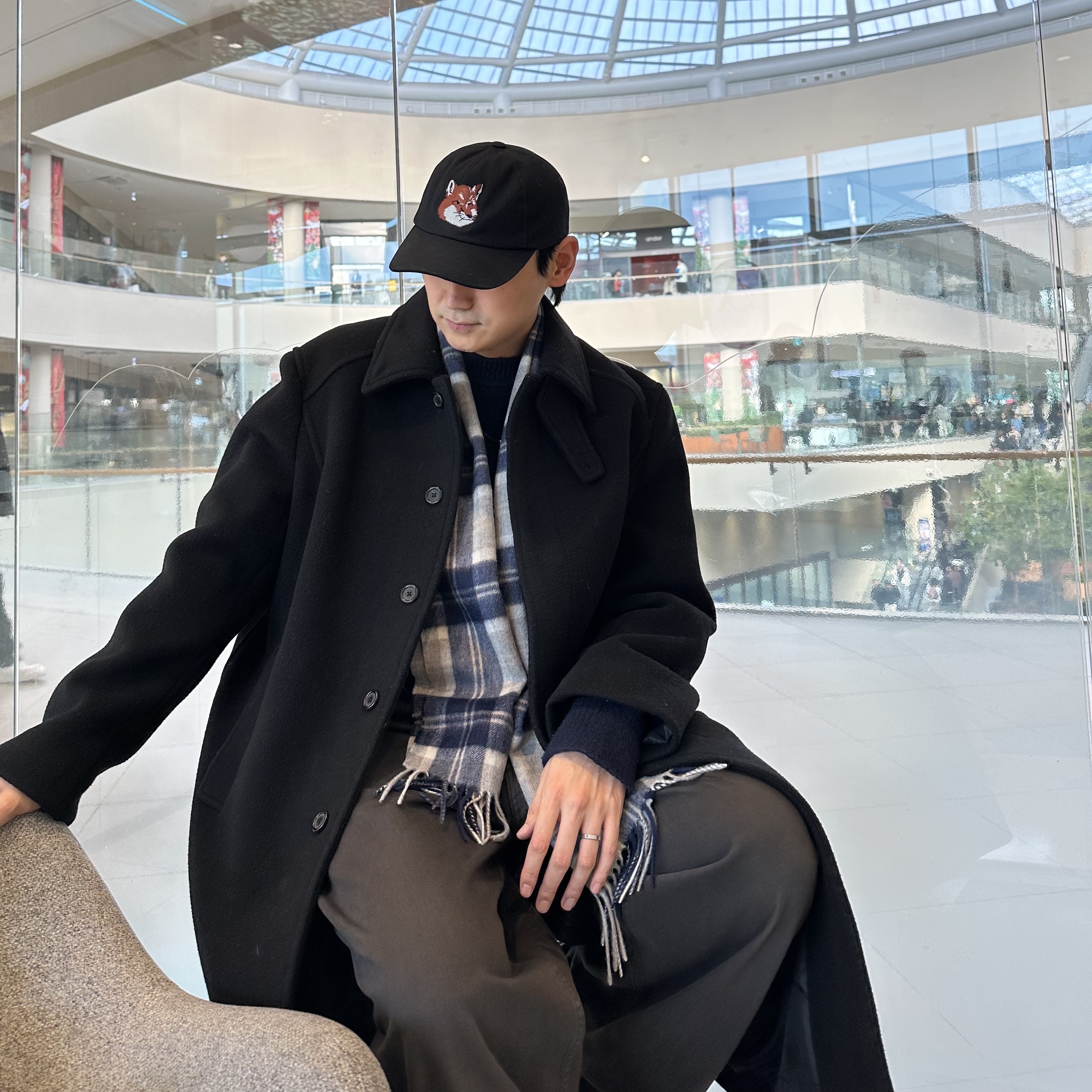 Maison Kitsune Fox Head Ball Cap Dark Navy 착용 스타일 - 2