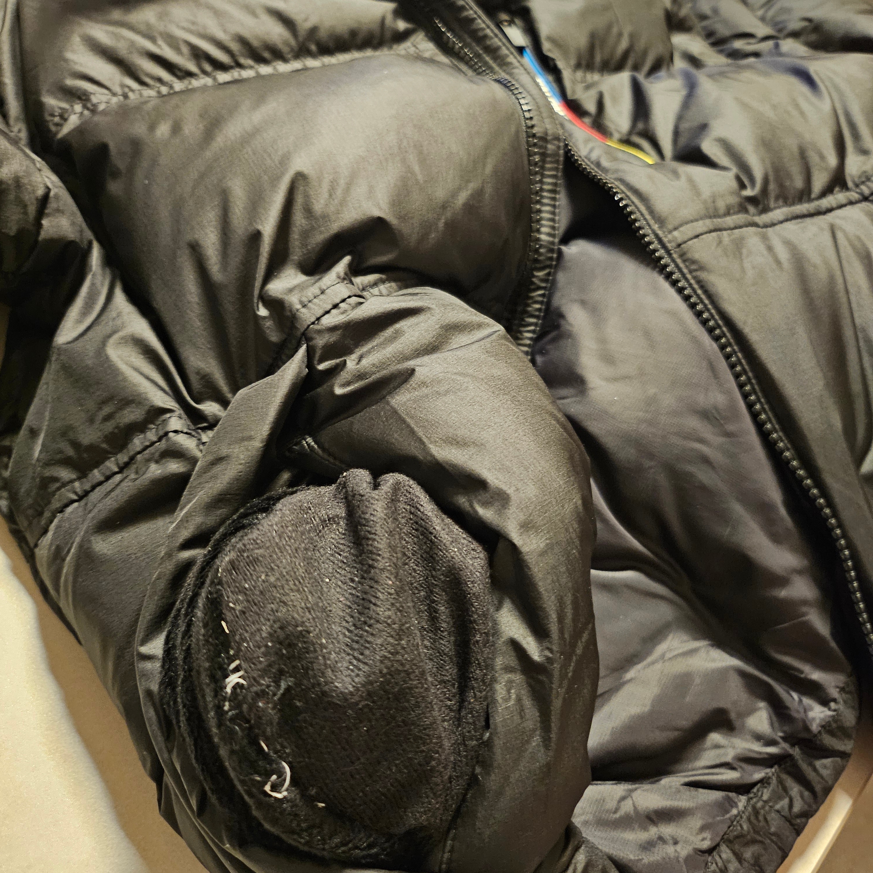 (W) Salomon Contour Crop Down Jacket Black 착용 스타일 - 2