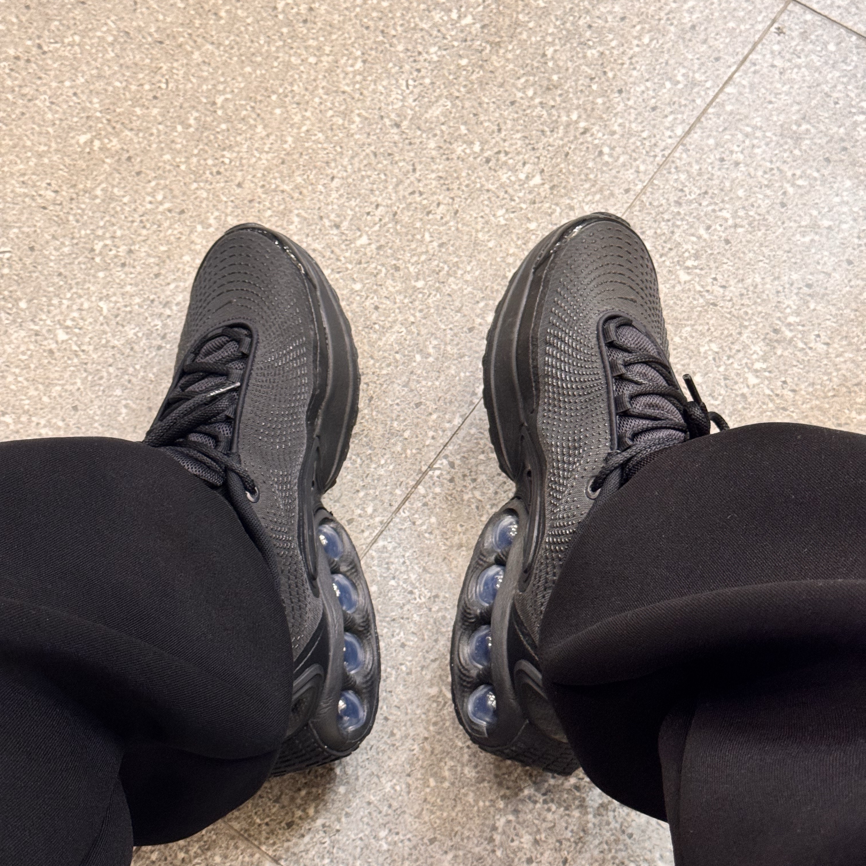 Nike Air Max Dn Black Grey 착용 스타일 - 1