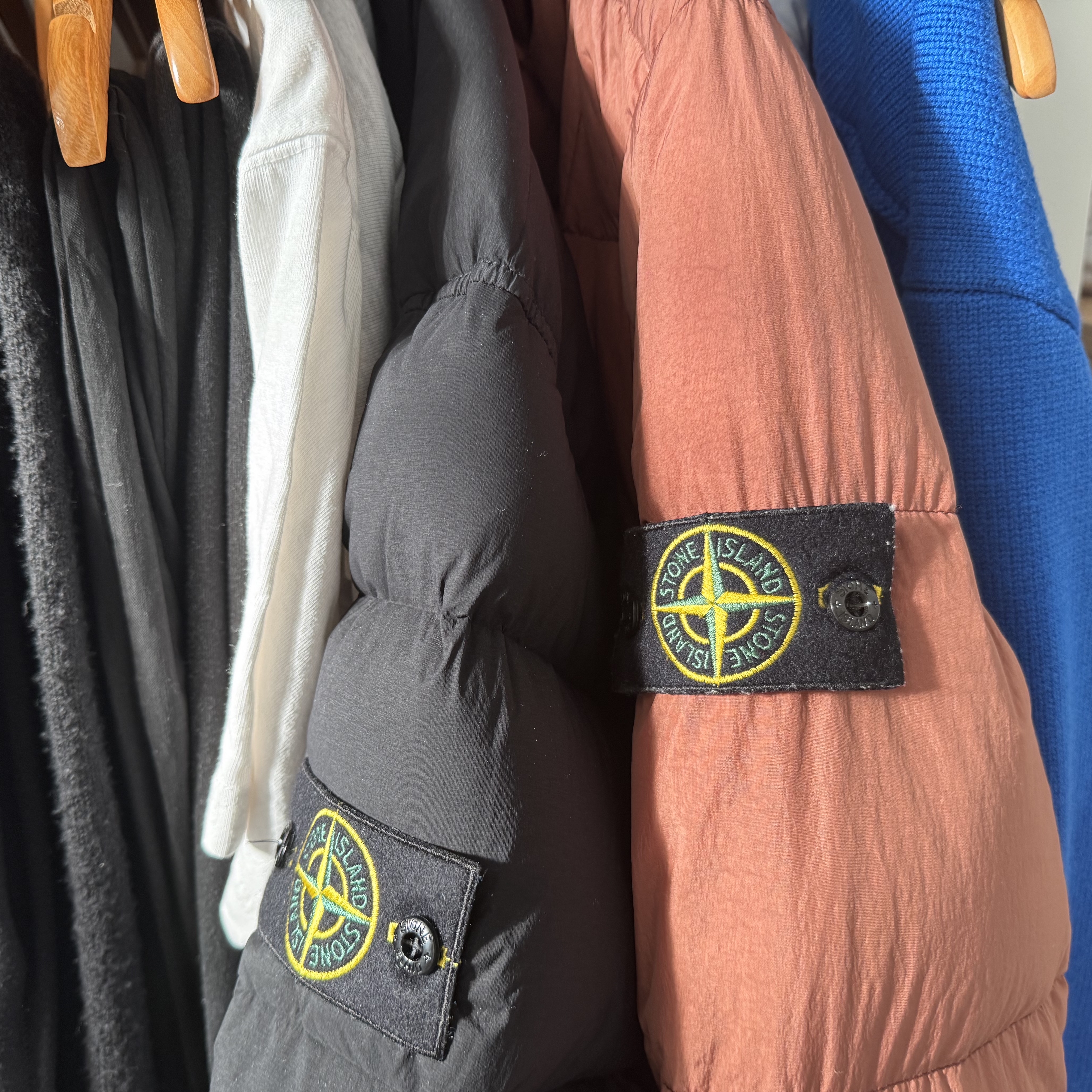 Stone Island 43028 Seamless Tunnel Nylon Down-TC Anti Drop Down Blouson Black - 24FW 착용 스타일