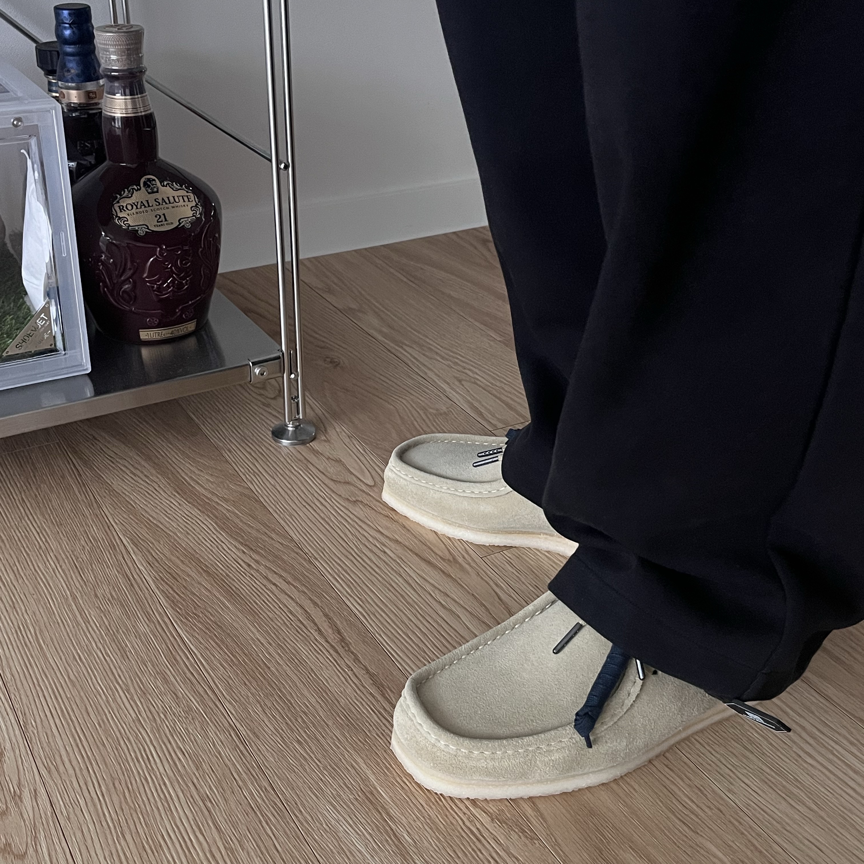Clarks Wallabee Maple Suede 착용 스타일 - 2