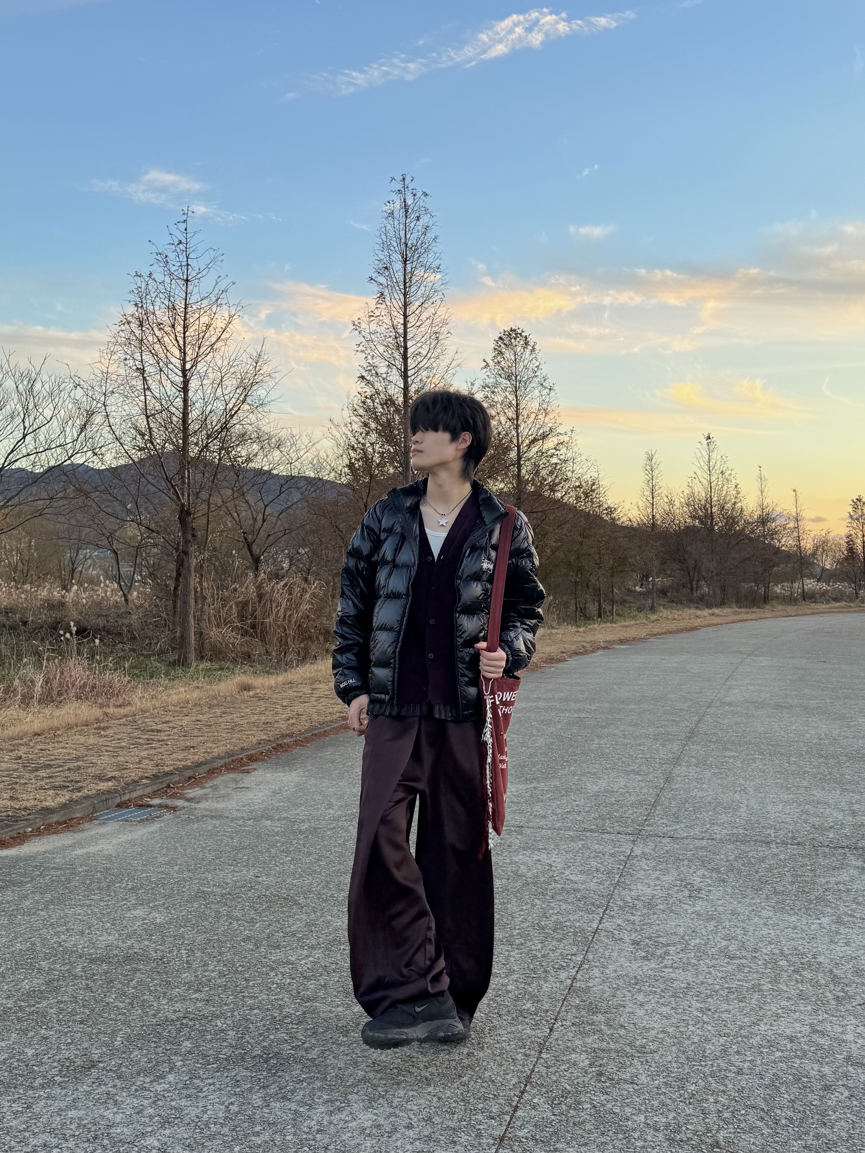 Stussy Midweight Puffer Black, Maison Margiela Distressed Cardigan Charcoal 착용 스타일 - 2