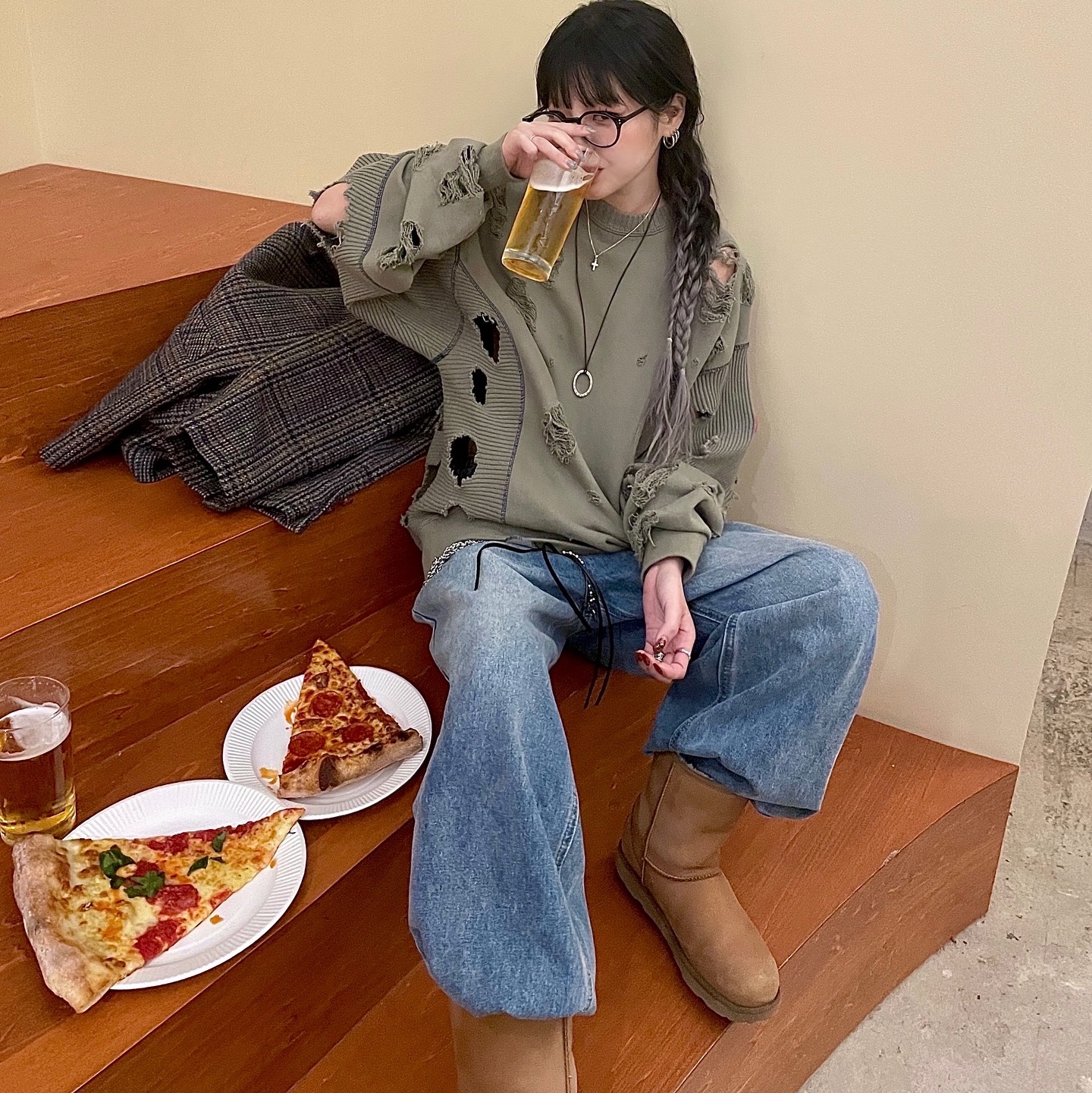 Cav Empt Plague Wide Rib Cut Crew Neck Oilve - 23SS, (W) UGG Classic Short II Boots Chestnut 착용 스타일