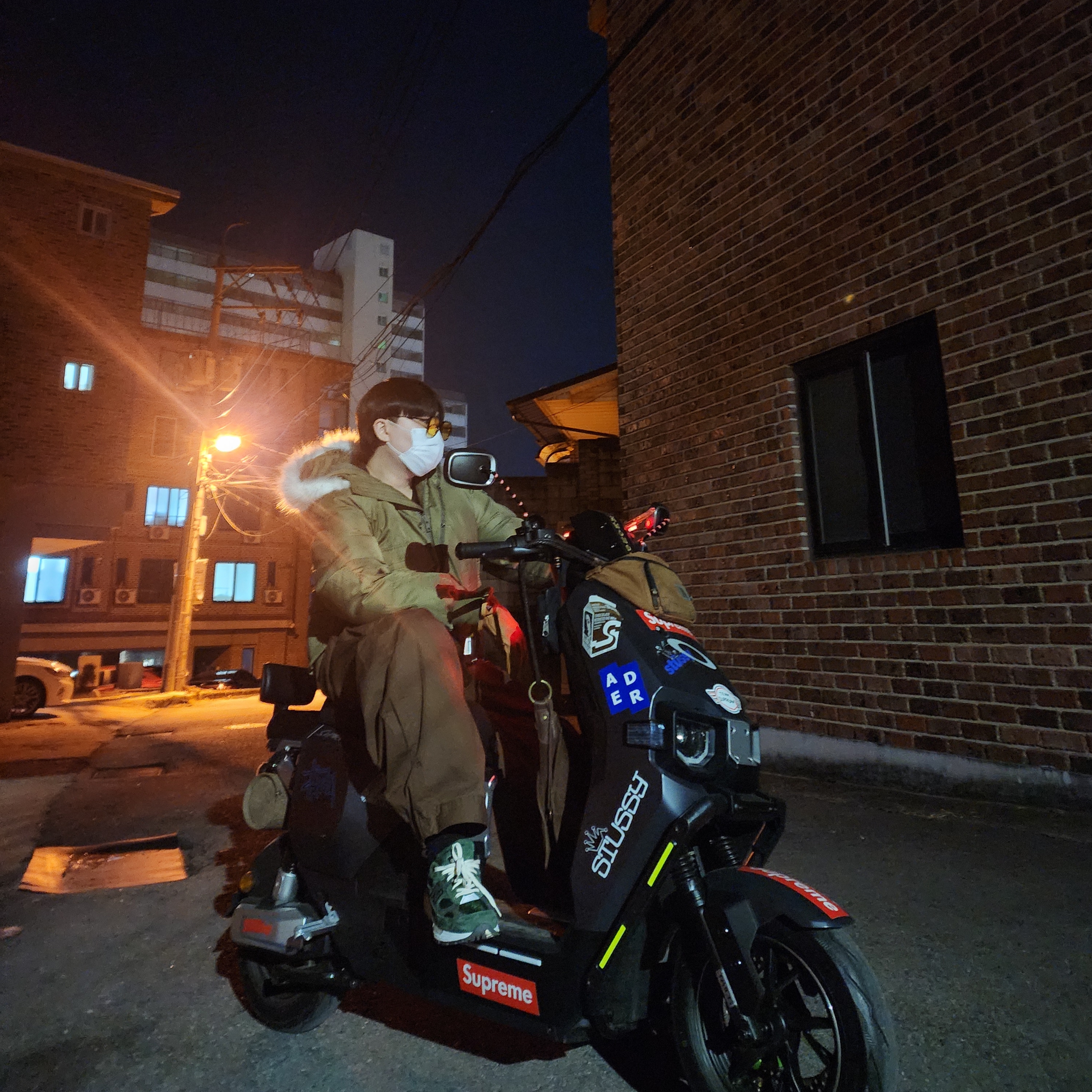 Palace P-2B Cargo Parka Olive - 23FW, New Balance x JJJJound 992 Made in USA Mossy Green 착용 스타일 - 3
